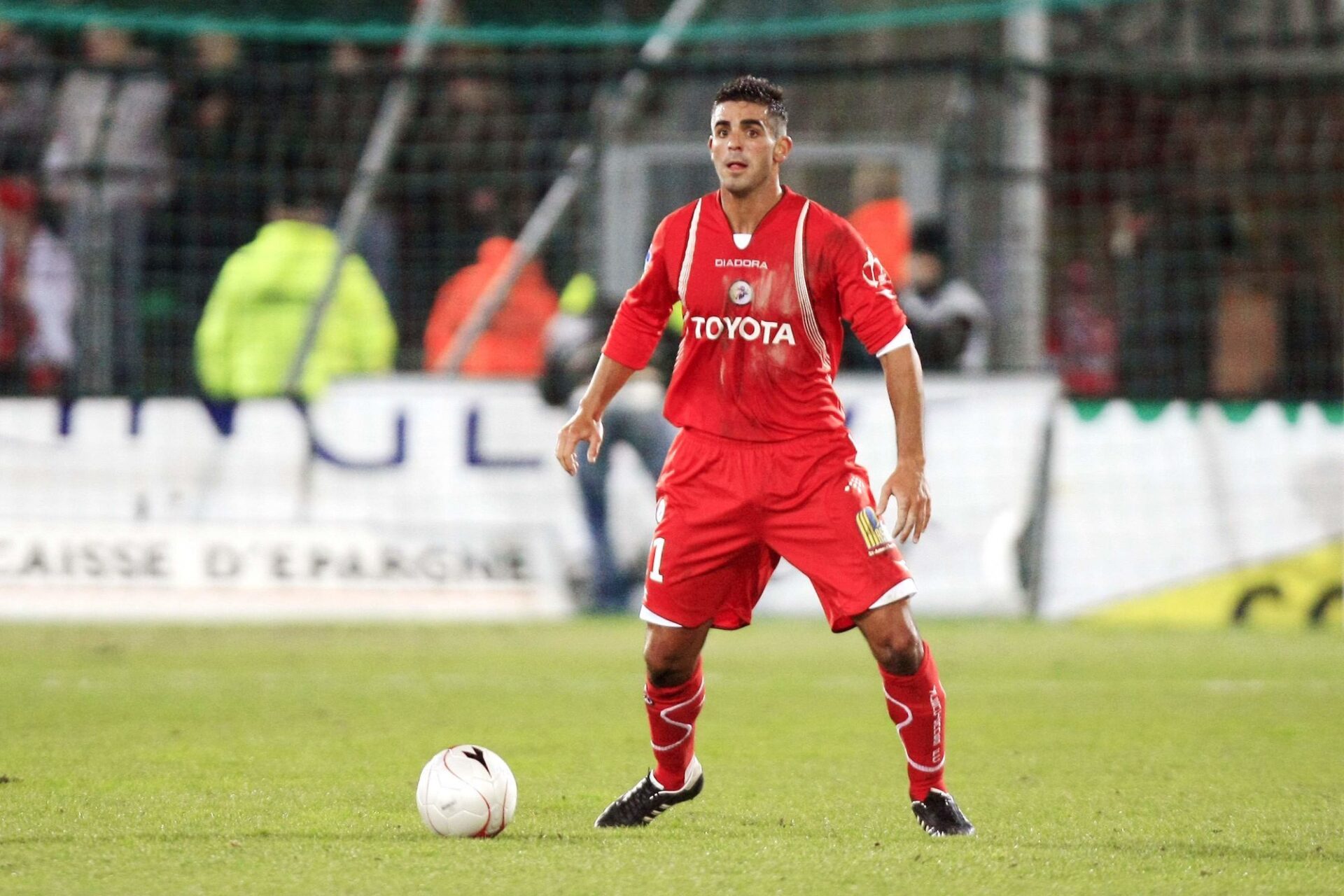 Williams Martinez en 2008 avec le maillot de Valenciennes contre Saint-Etienne en Ligue 1. Icon Sport