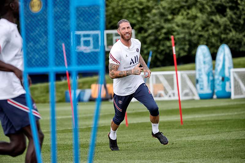 Sergio Ramos est pressenti pour disputer ses premières minutes avec Paris ce mercredi face à Augsbourg en amical (PSG)