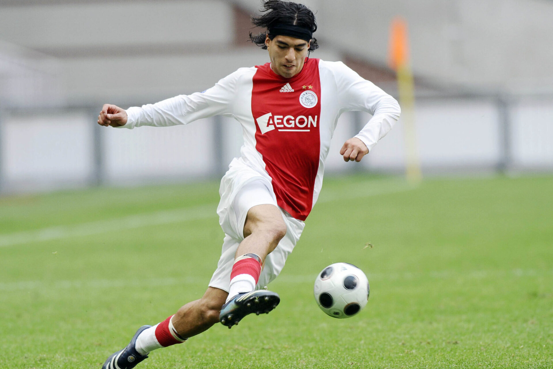 Luis Suárez se démène sur le terrain pour Ajax Amsterdam (Icon Sport)