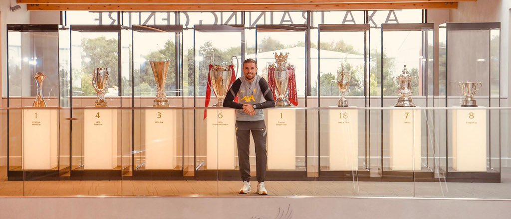 Dix ans après son arrivée, Henderson a signé un nouveau contrat de cinq ans avec Liverpool (Twitter Jordan Henderson)
