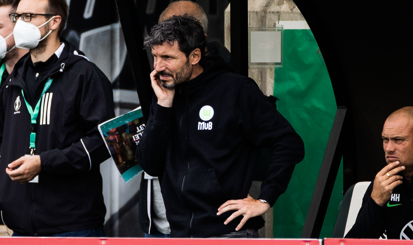 Une erreur de Van Bommel et son staff provoque la disqualification des Loups de Wolfsburg. Icon Sport