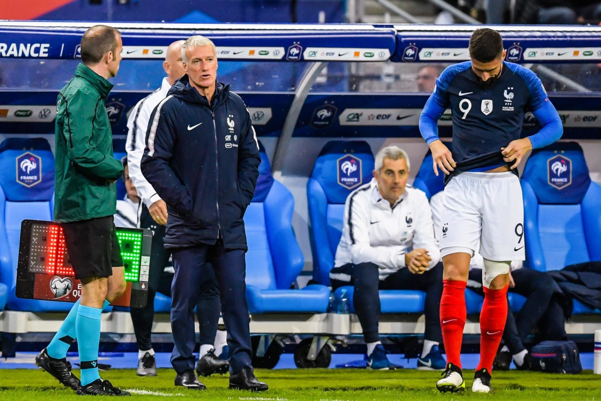 Didier Deschamps pendant la rencontre face &agrave; la Suisse (Photo by Icon Sport)