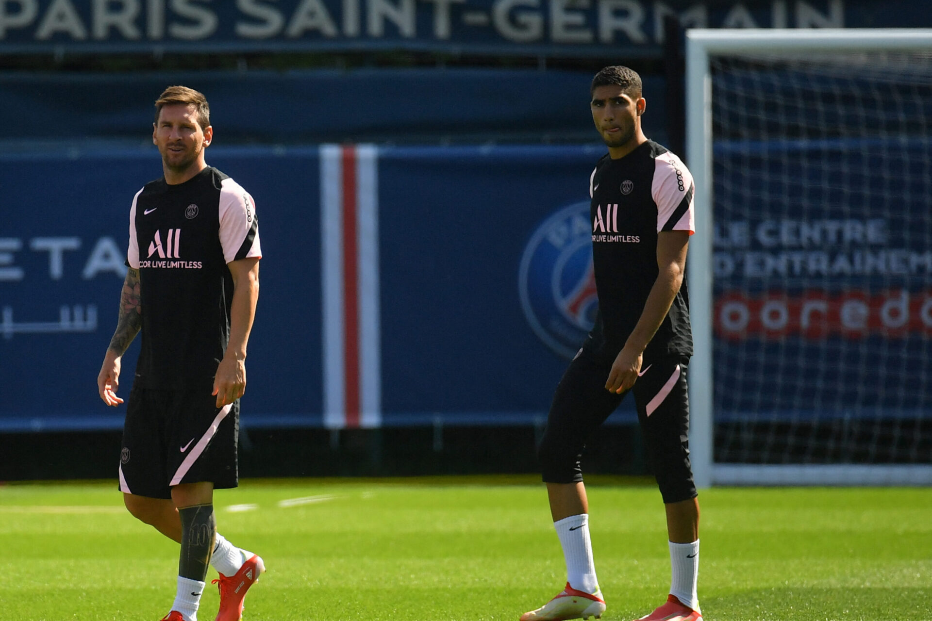 Lionel Messi et Neymar ont effectu&eacute; ensemble les exercices d'&eacute;chauffement durant le quart d'heure ouvert &agrave; la presse (iconsport)