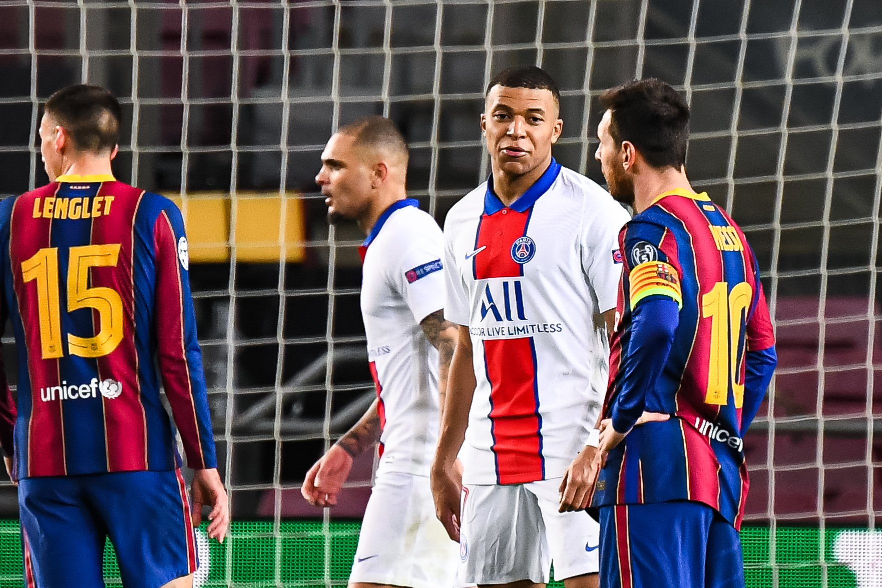 Paris rêve d'aligner Lionel Messi aux côtés de Kylian Mbappé et Neymar la saison prochaine et n'entend pas vendre le Français pour faciliter la venue de l'Argentin (iconsport) Paris rêve d'aligner Lionel Messi aux côtés de Kylian Mbappé et Neymar la saison prochaine et n'entend pas vendre le Français pour faciliter la venue de l'Argentin (iconsport)