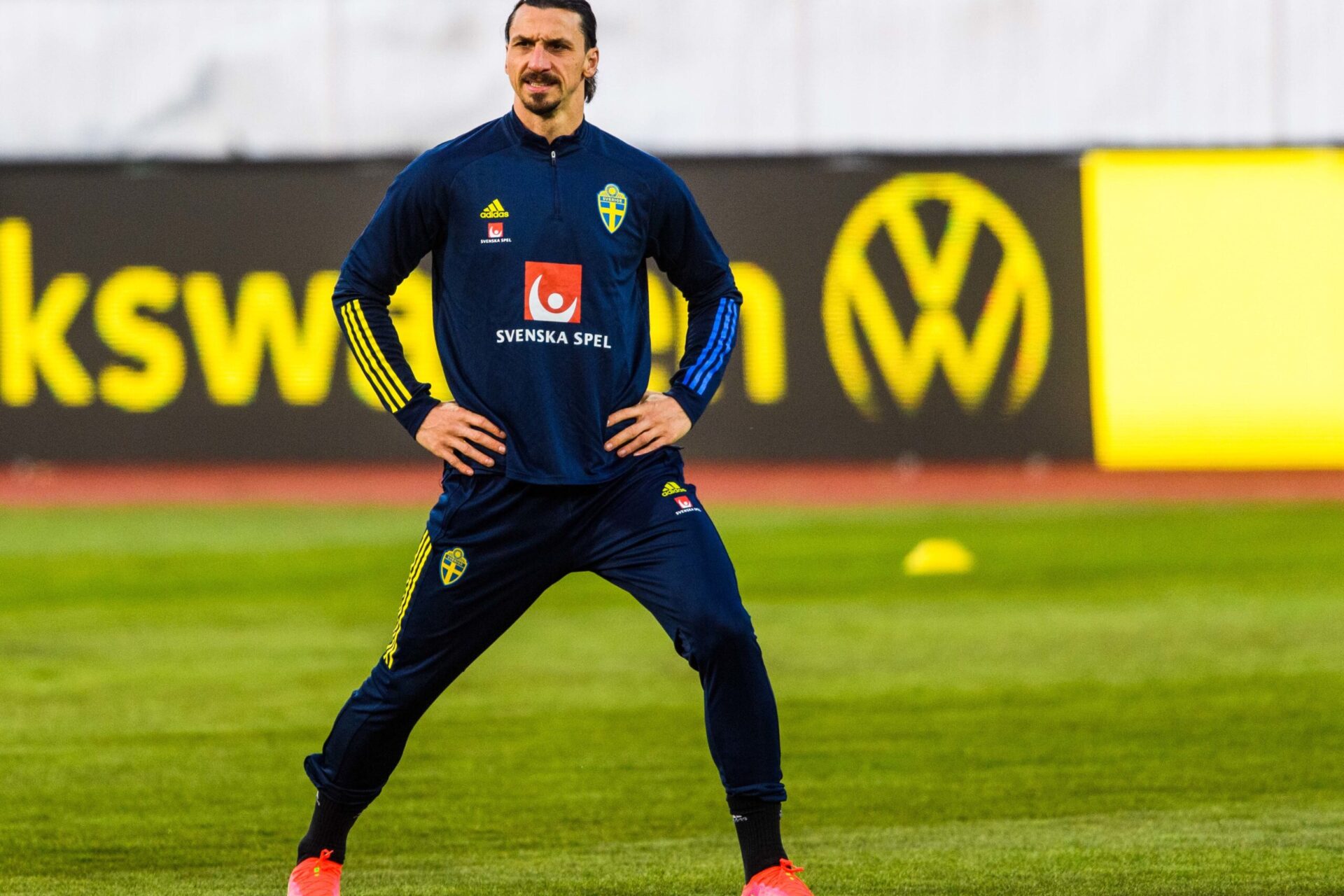 Zlatan Ibrahimovic c&eacute;l&eacute;brant l'une des premi&egrave;re victoires de sa vie : la coupe des Pays-Bas (Icon Sport)