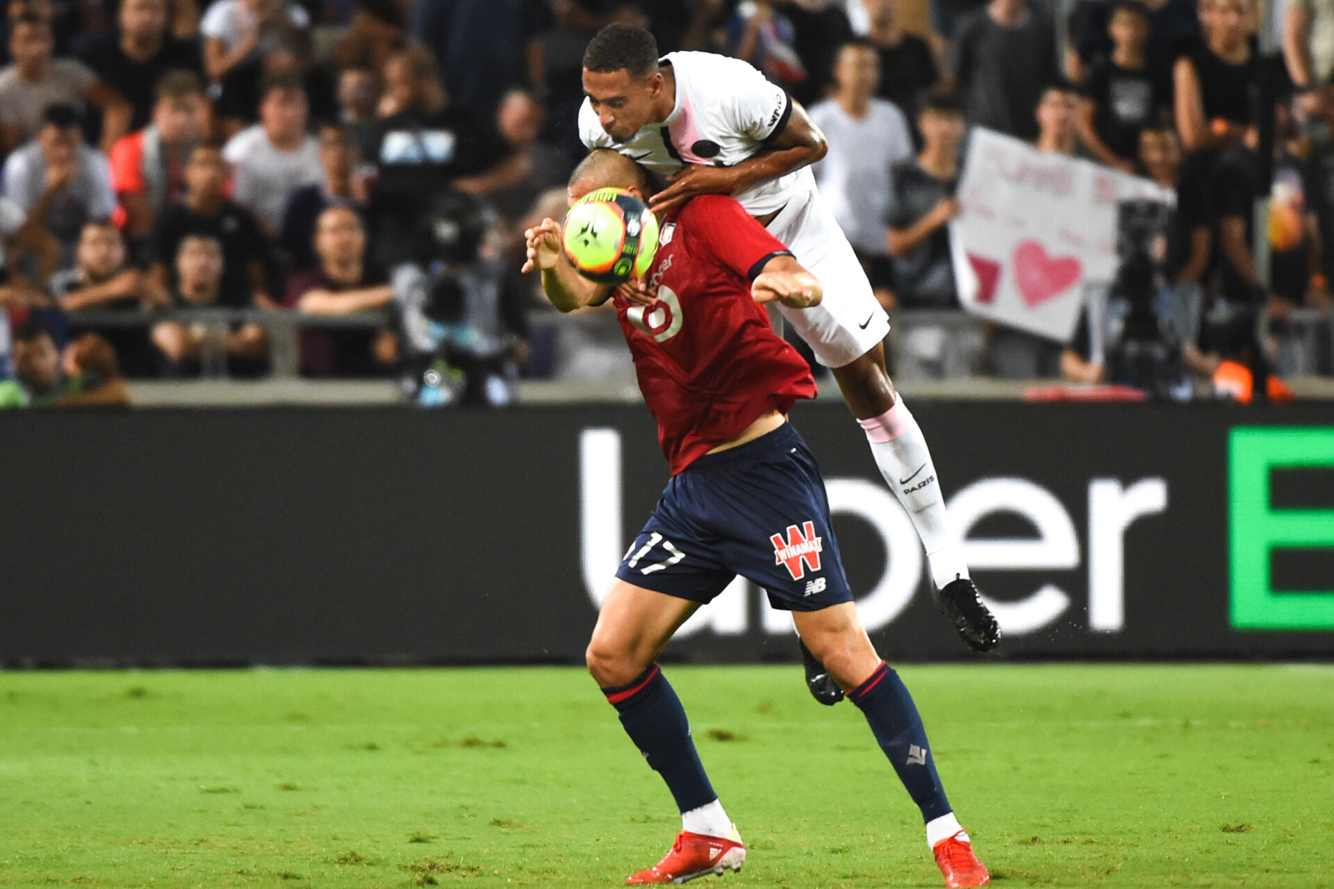 Thilo Kehrer au duel avec Burak Yilmaz lors du Trophée des champions (IconSport)