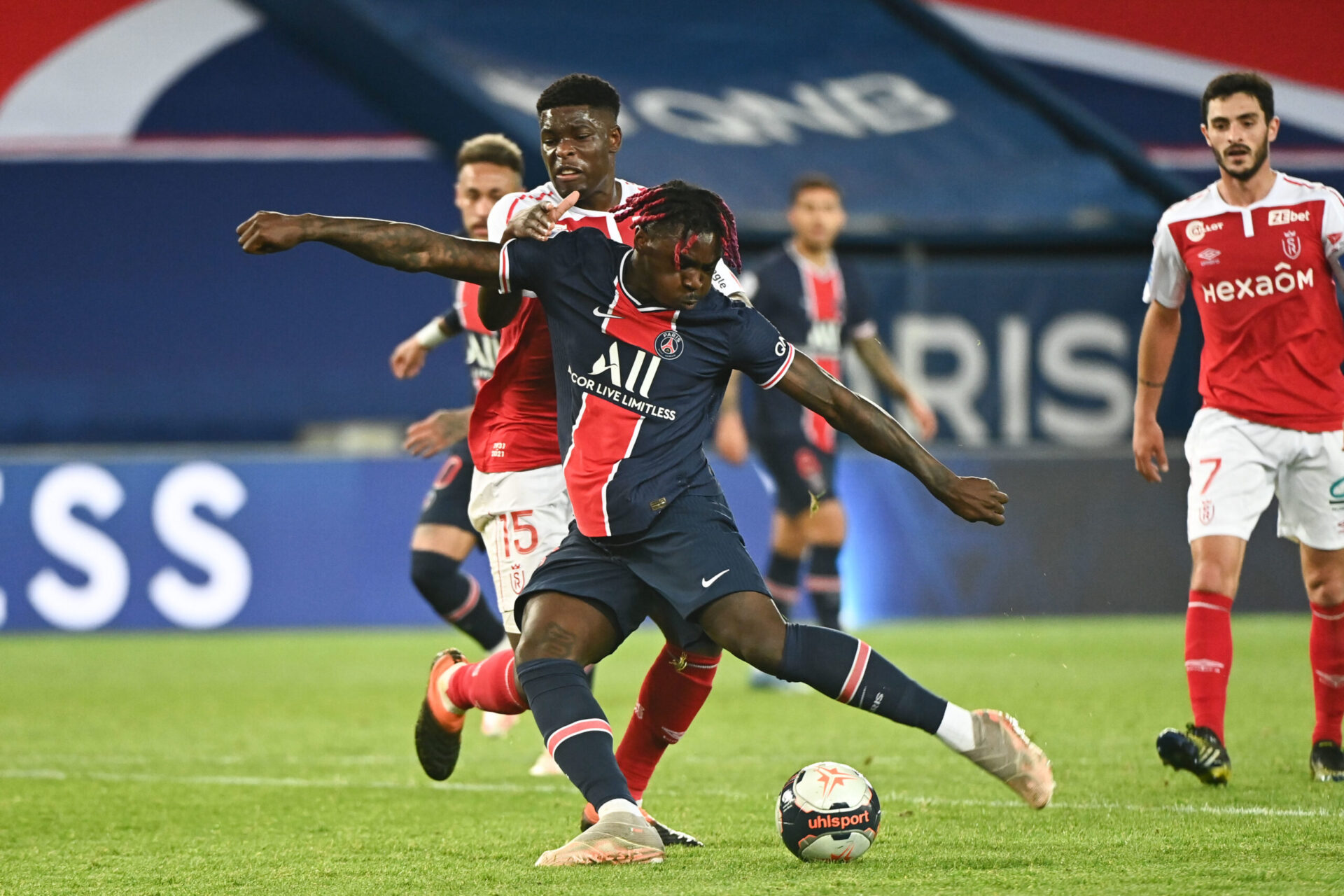 Après la saison à 17 buts du joueur, Paris a tenté de conserver Kean sans jamais s'entendre avec Everton (iconsport)
