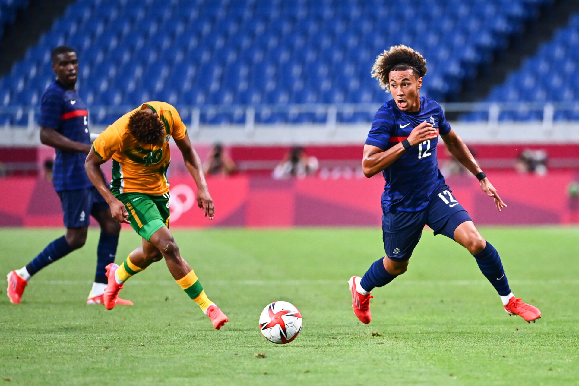 Alexis Beka Beka (à droite) s'est montré plutôt à son avantage lors des JO (iconsport) Alexis Beka Beka (à droite) s'est montré plutôt à son avantage lors des JO (iconsport)