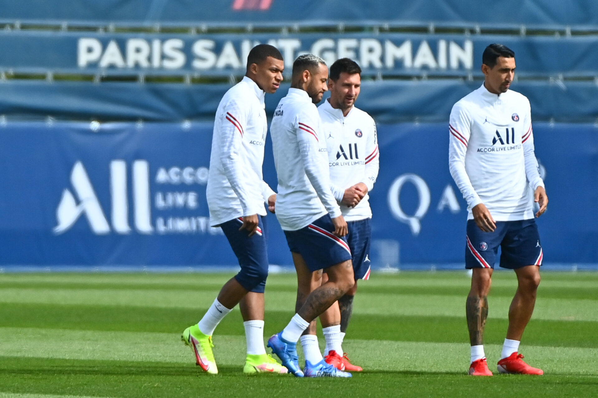 Kylian Mbappé, Neymar et Lionel Messi se sont entraînés ensemble au PSG, ce samedi 28 août. Ils devraient faire partie du groupe pour le déplacement à Reims, dimanche 29 août. Icon Sport Kylian Mbappé, Neymar et Lionel Messi se sont entraînés ensemble au PSG, ce samedi 28 août. Ils devraient faire partie du groupe pour le déplacement à Reims, dimanche 29 août. Icon Sport