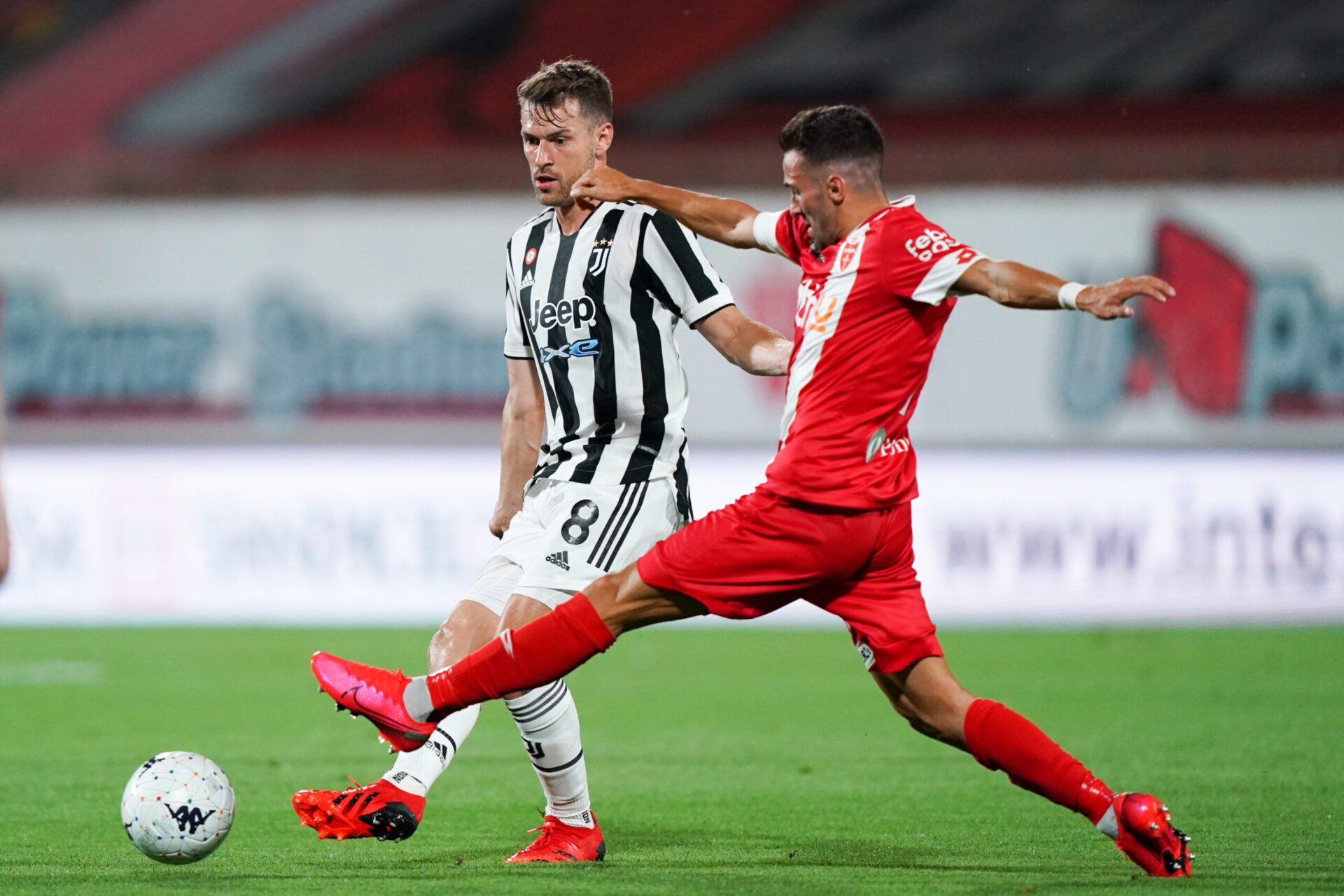 Contre Monza, en préparation, Massimiliano Allegri a placé Aaron Ramsey devant la défense (iconsport)