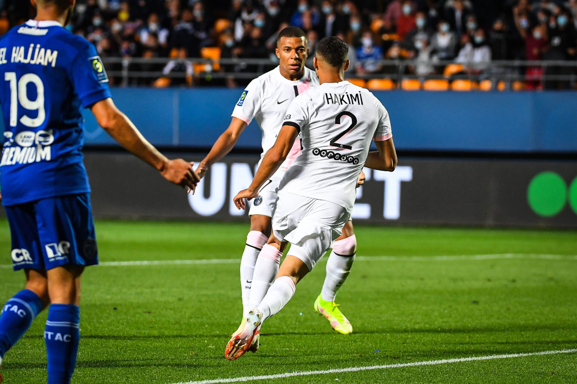 Achraf Hakimi sur l'&eacute;galisation parisienne (iconsport)