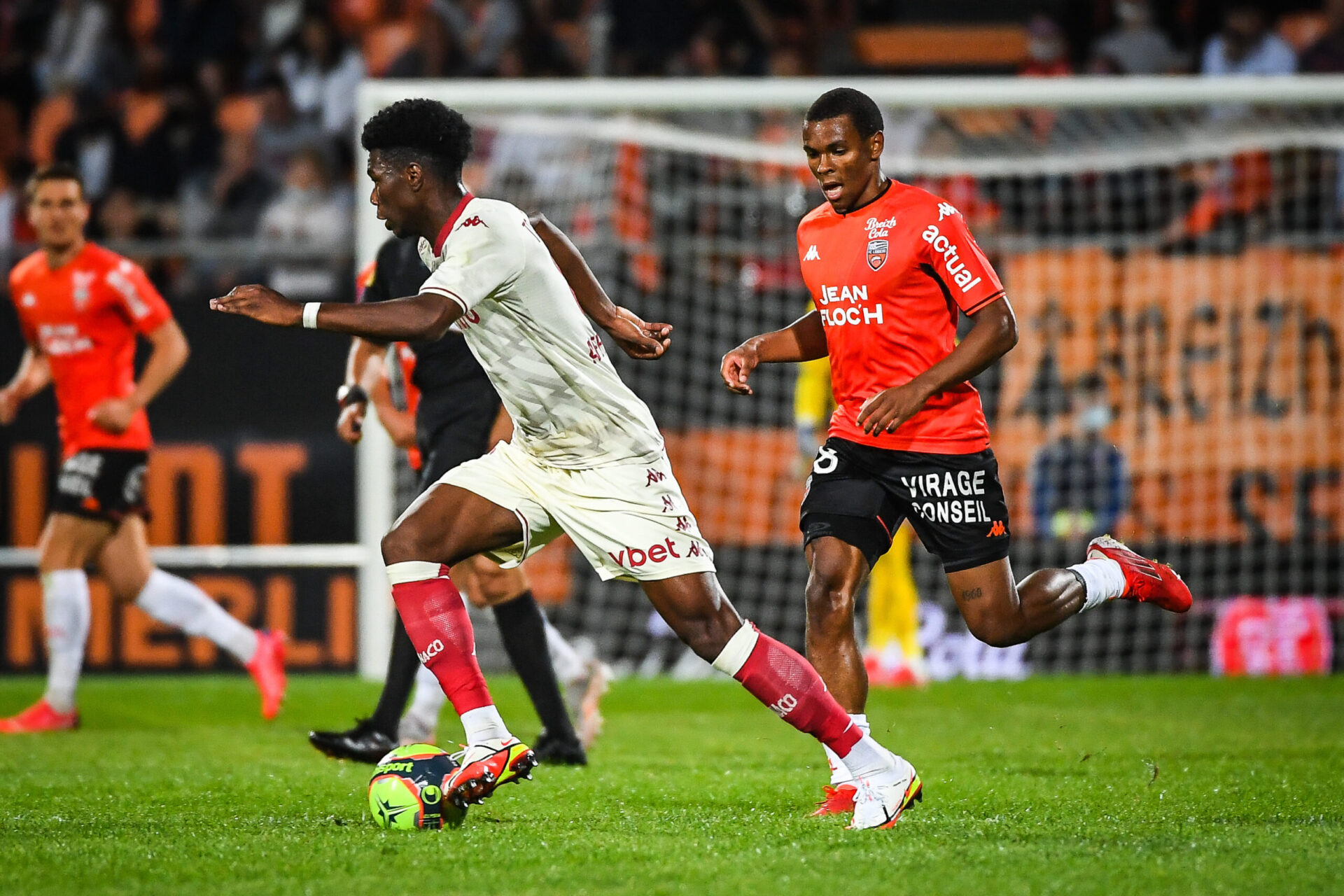 Aur&eacute;lien Tchouam&eacute;ni et les Mon&eacute;gaques n'ont pris qu'un point en deux journ&eacute;es de championnat de Ligue 1. Icon Sport