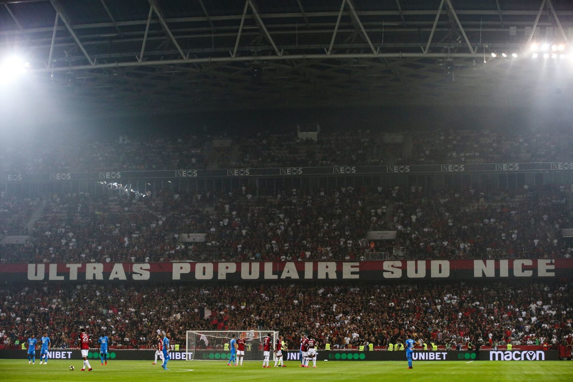 La tribune populaire Sud sera bien d&eacute;garnie pendant les quatre prochaines rencontres &agrave; domicile de l'OGC Nice... Icon Sport