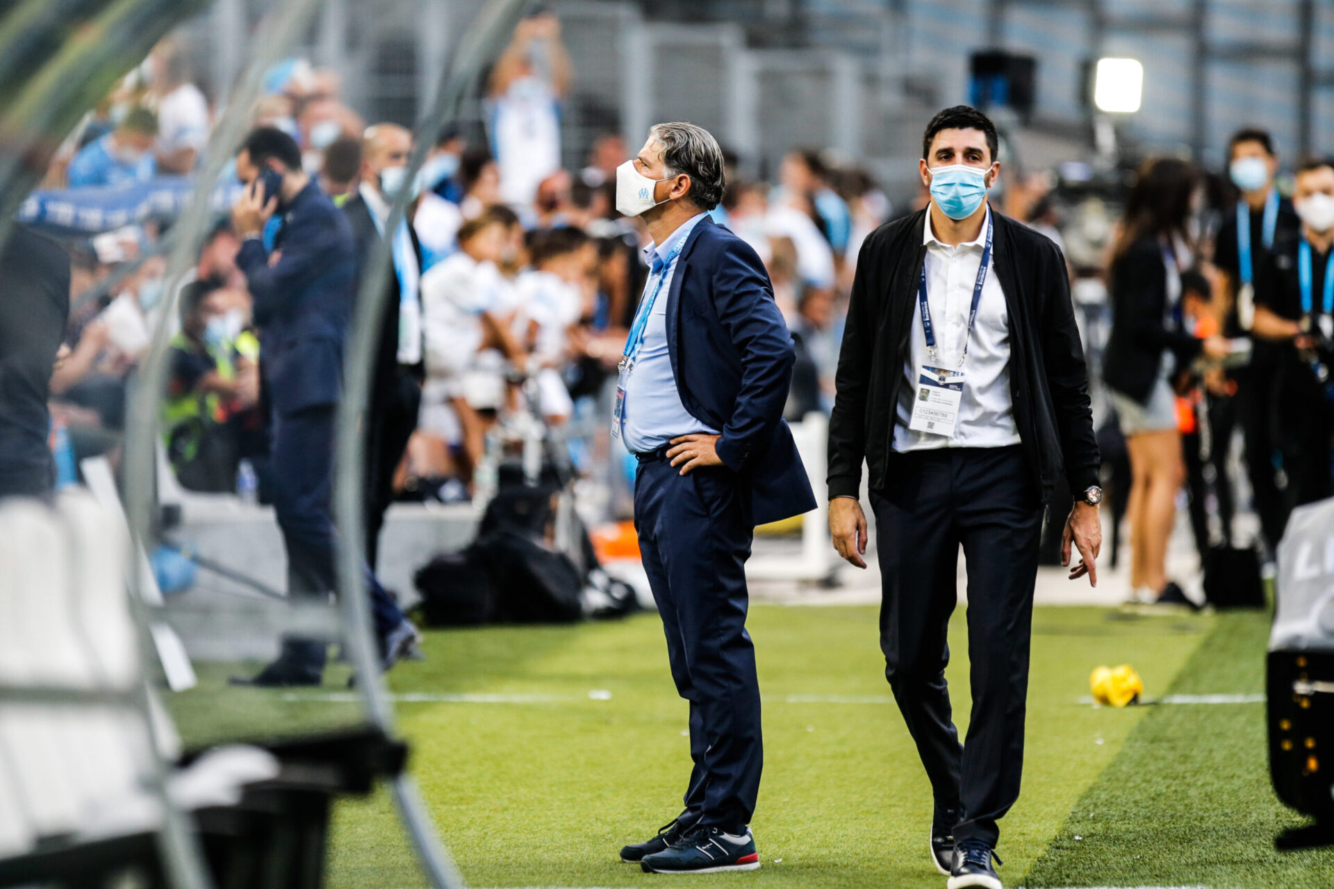 Les joueurs de Nice seuls sur la pelouse de l'Allianz Riviera, apr&egrave;s que l'OM a refus&eacute; de reprendre la rencontre. Icon Sport