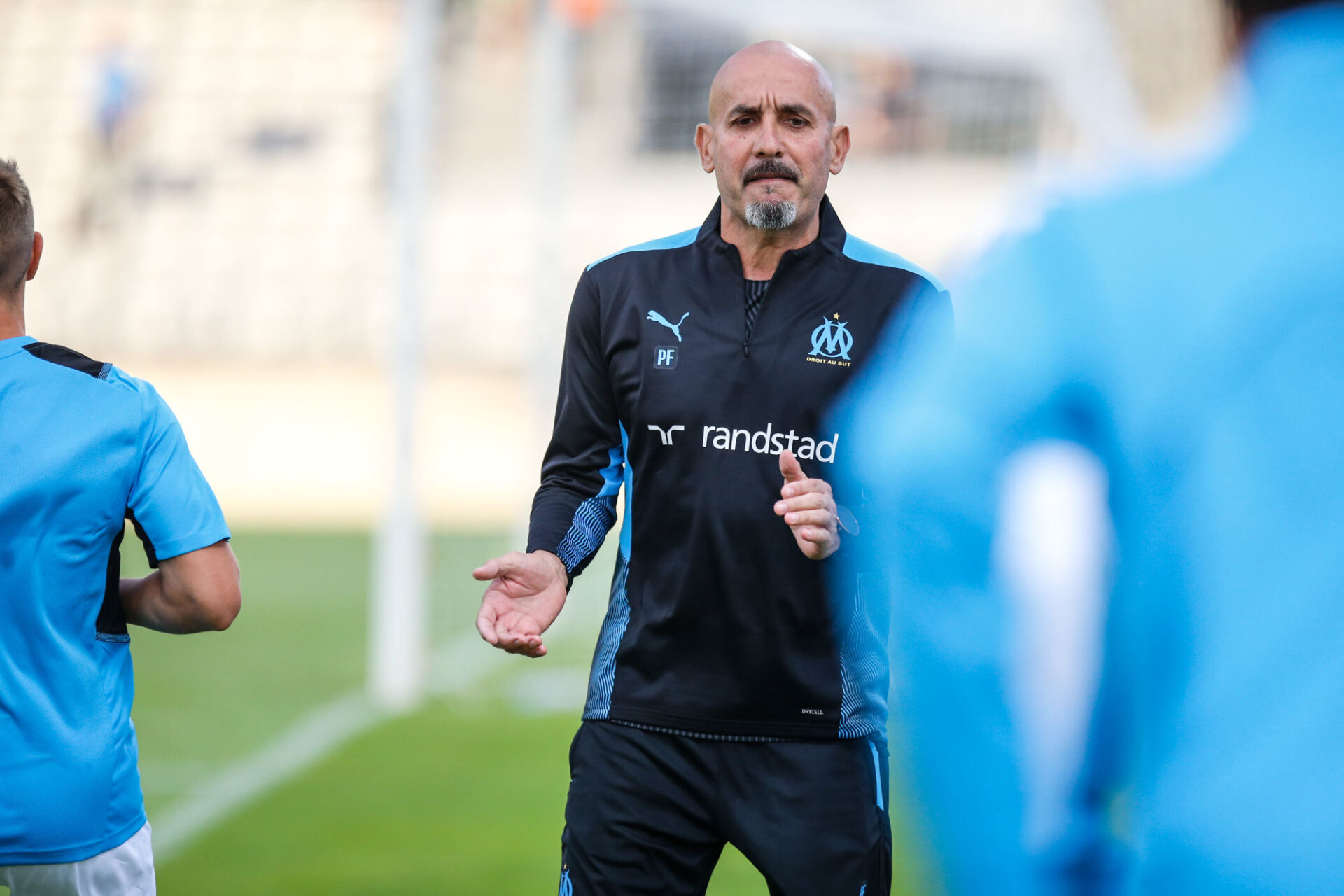 Nice a salu&eacute; le comportement de ses joueurs, qui auraient emp&ecirc;ch&eacute; les supporters du club azur&eacute;en de s'en prendre aux Marseillais apr&egrave;s avoir p&eacute;n&eacute;tr&eacute; sur la pelouse. Icon Sport