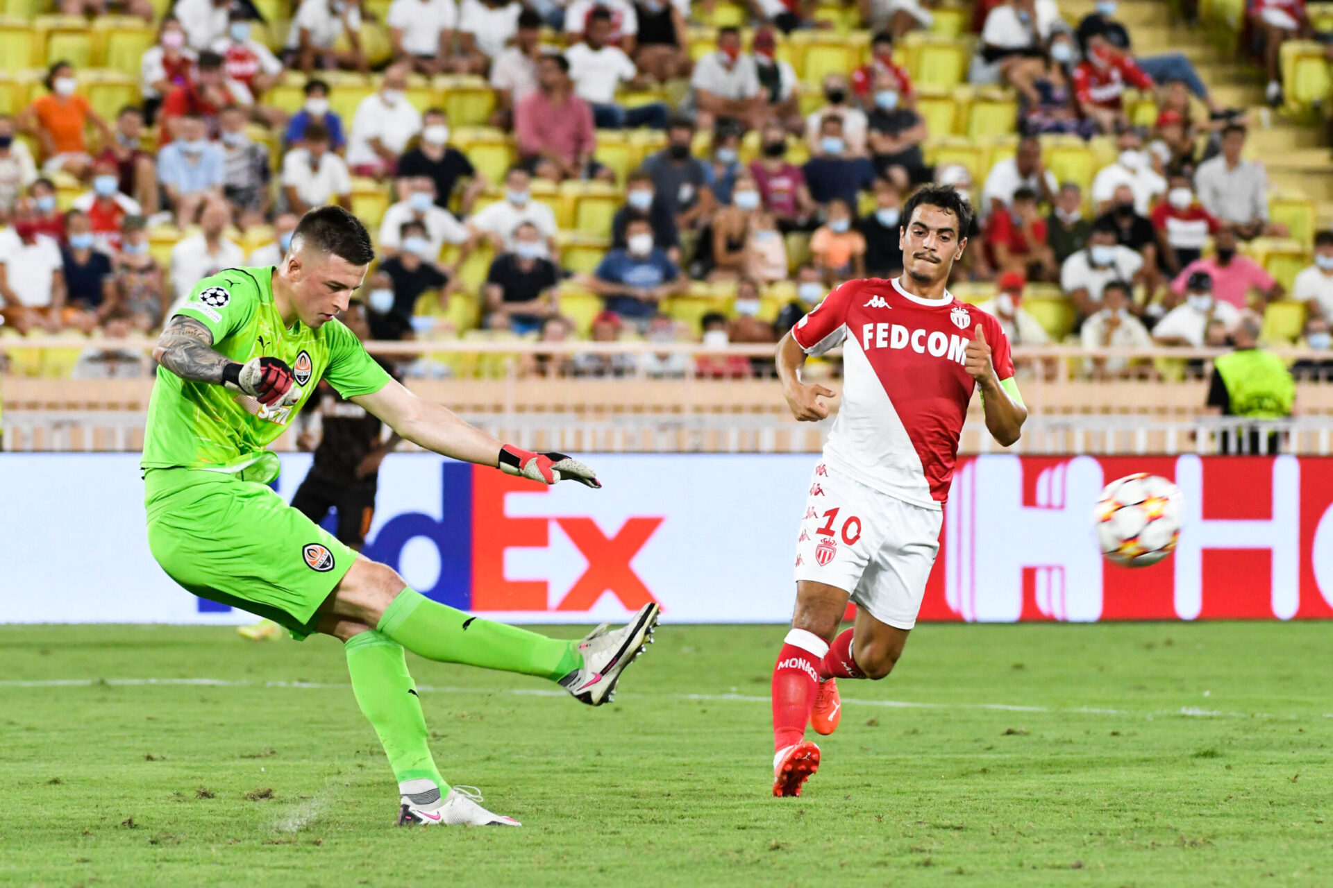 La joie de Pedrinho, qui a inscrit l'unique but du match d'un r&eacute;gal de slalom pour offrir la premi&egrave;re joute au Shakhtar face &agrave; Monaco. Icon Sport
