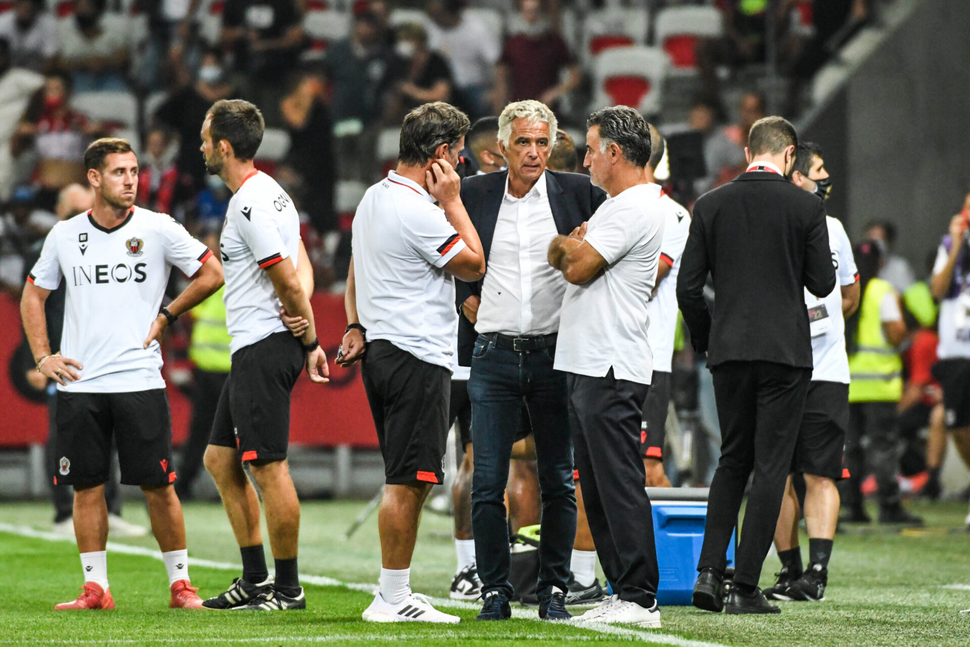 Jean-Pierre Rivière en discussion avec Christophe Galtier après les incidents entre les supporters niçois et les joueurs marseillais (IconSport) Jean-Pierre Rivière en discussion avec Christophe Galtier après les incidents entre les supporters niçois et les joueurs marseillais (IconSport)