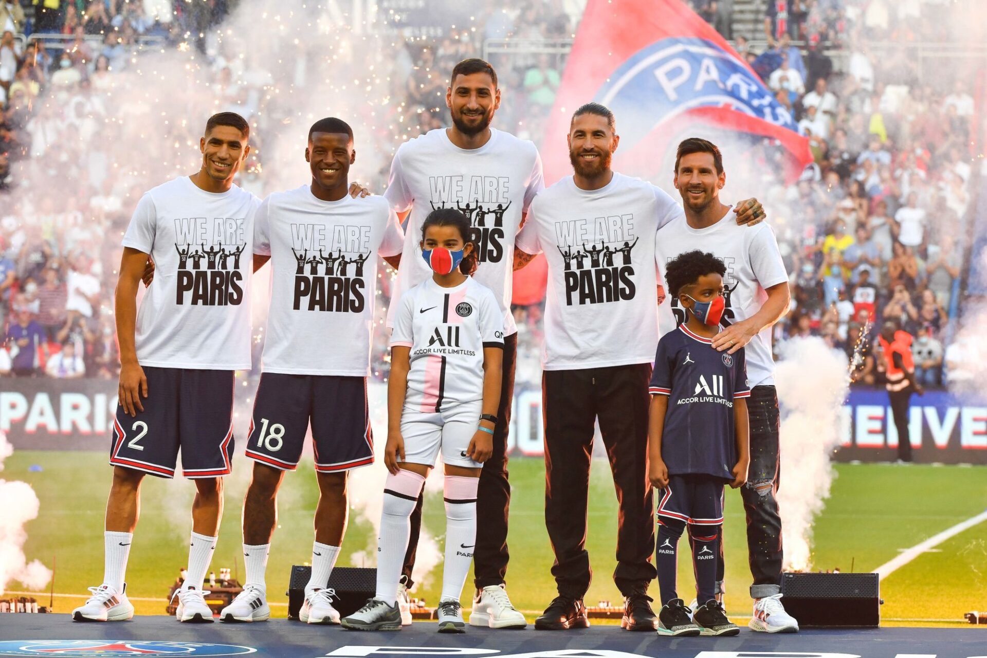 Lionel Messi, Sergio Ramos, Gigi Donnarumma, Achraf Hakimi et Georginio Wijnaldum ont &eacute;t&eacute; pr&eacute;sent&eacute;s au Parc des Princes avant le coup d'envoi contre Strasbourg. Icon Sport