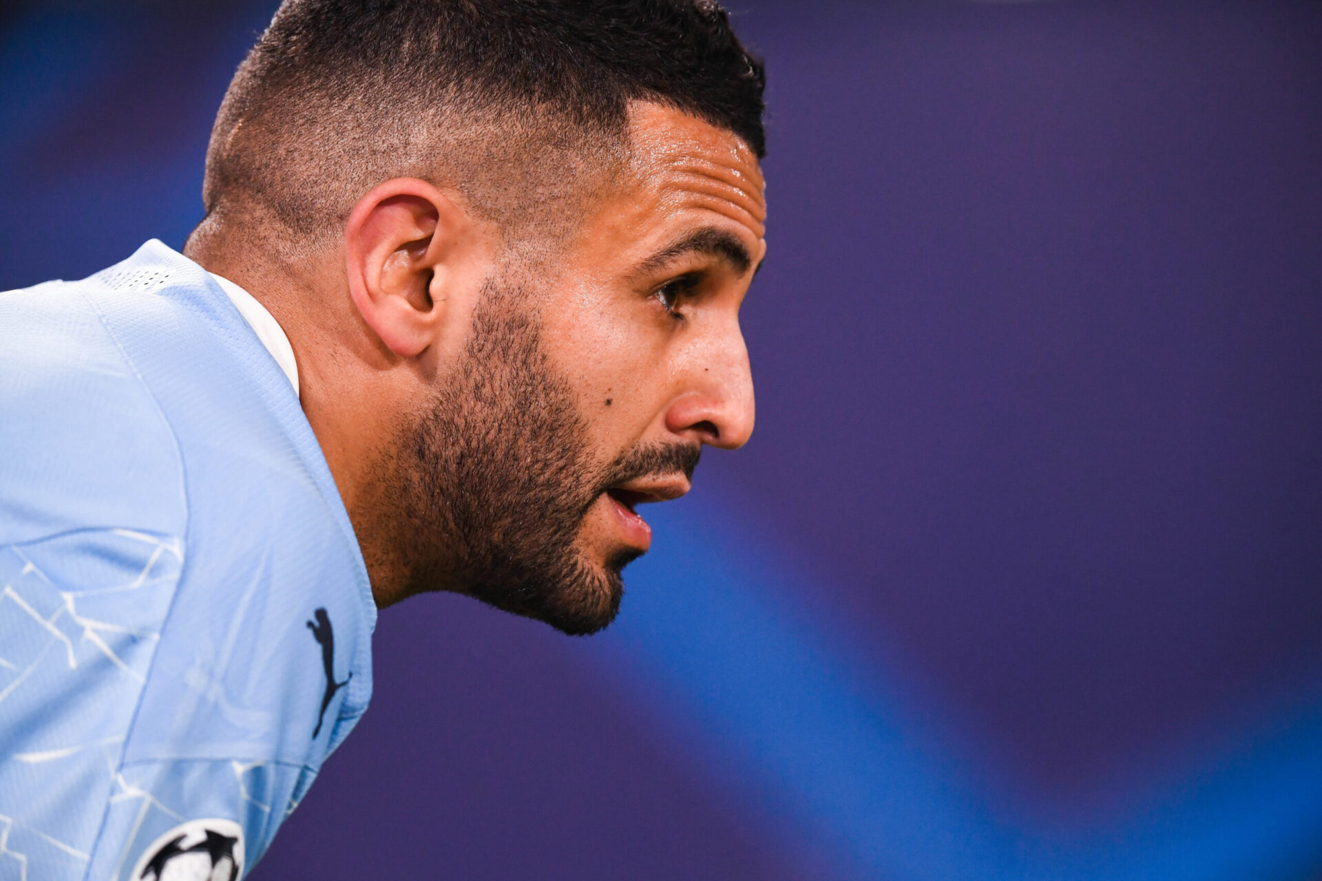 Qui a dévoilé la nouvelle tunique de riyad mahrez