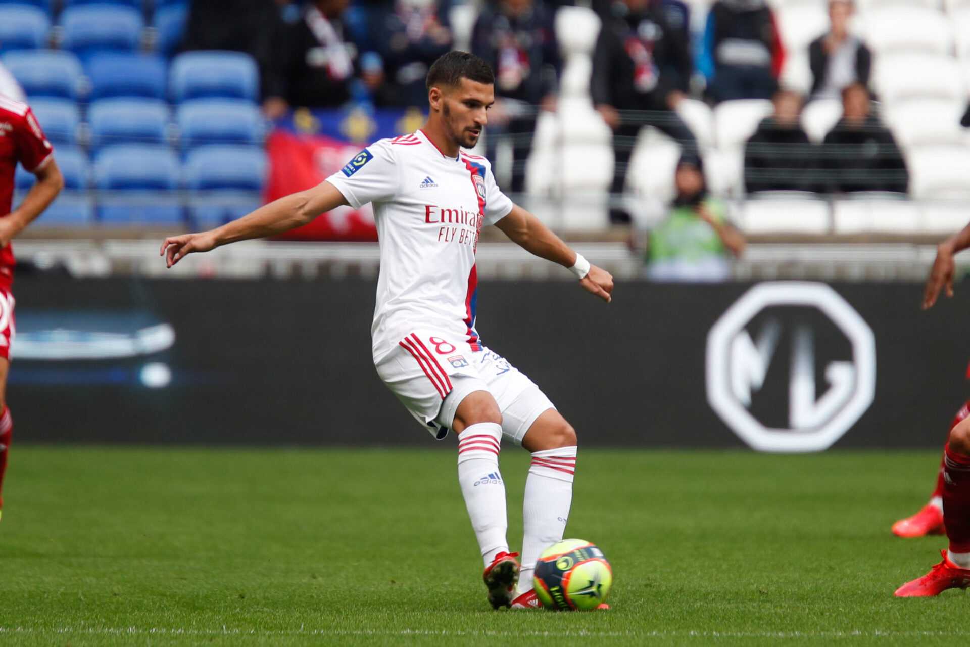 Les débuts d'Houssem Aouar avec l'équipe lyonnaise (Icon Sport) Les débuts d'Houssem Aouar avec l'équipe lyonnaise (Icon Sport)