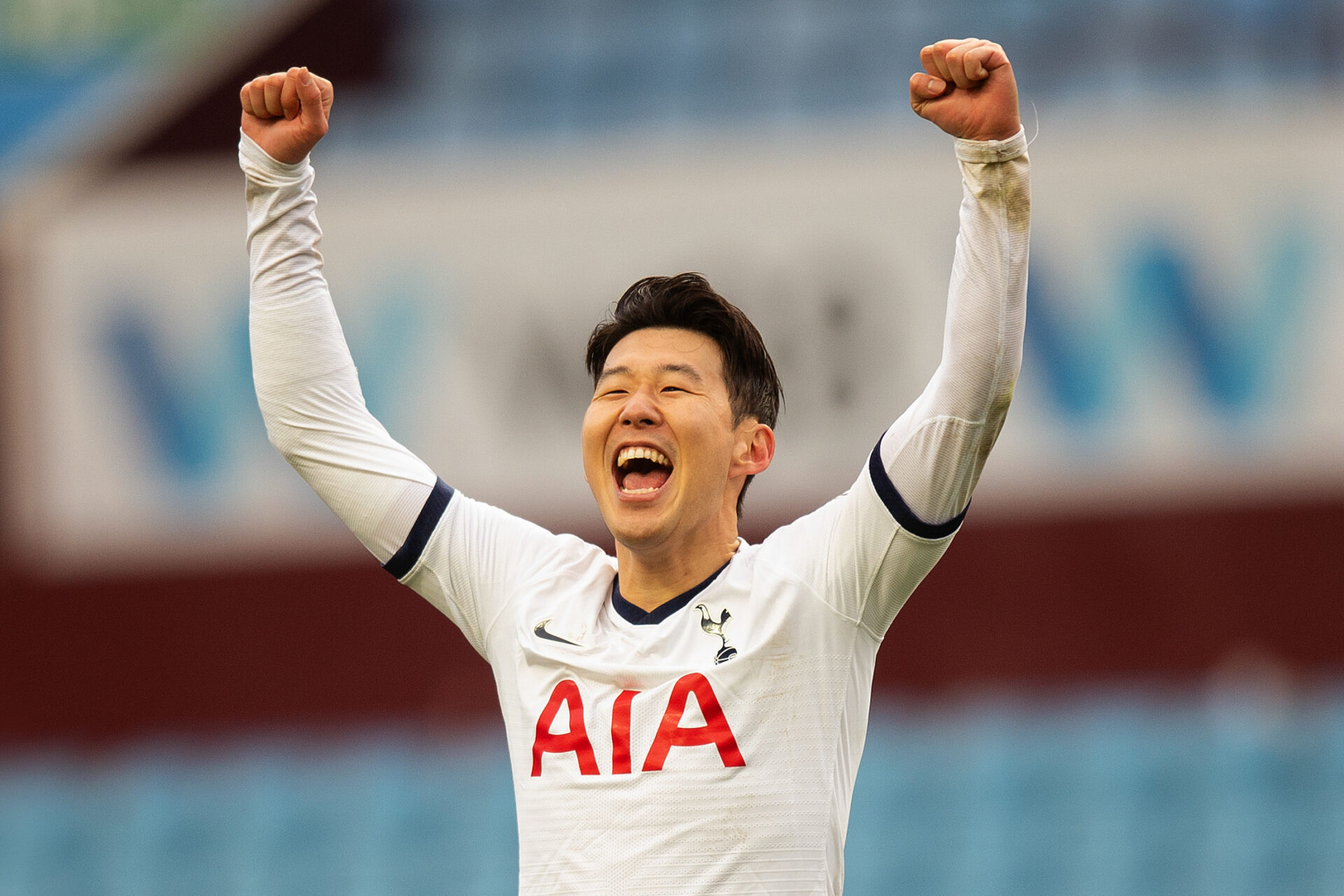 Son Heung-Min célébrant sa victoire avec son équipe de Tottenham Hotspur (Icon Sport)
