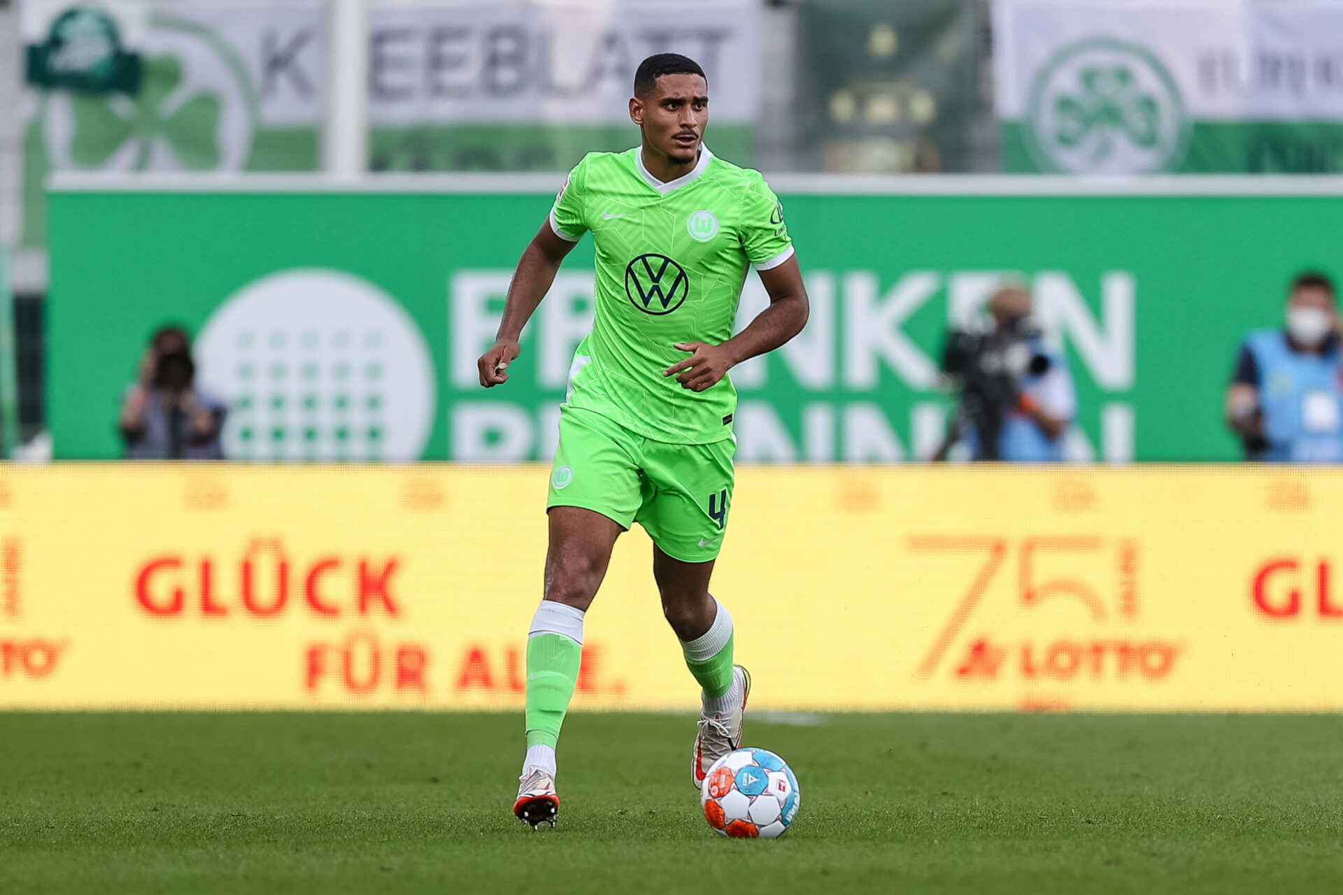 Titulaire avec Wolfsburg, Maxence Lacroix devrait débuter dans l'axe de la défense face à Lille (iconsport)