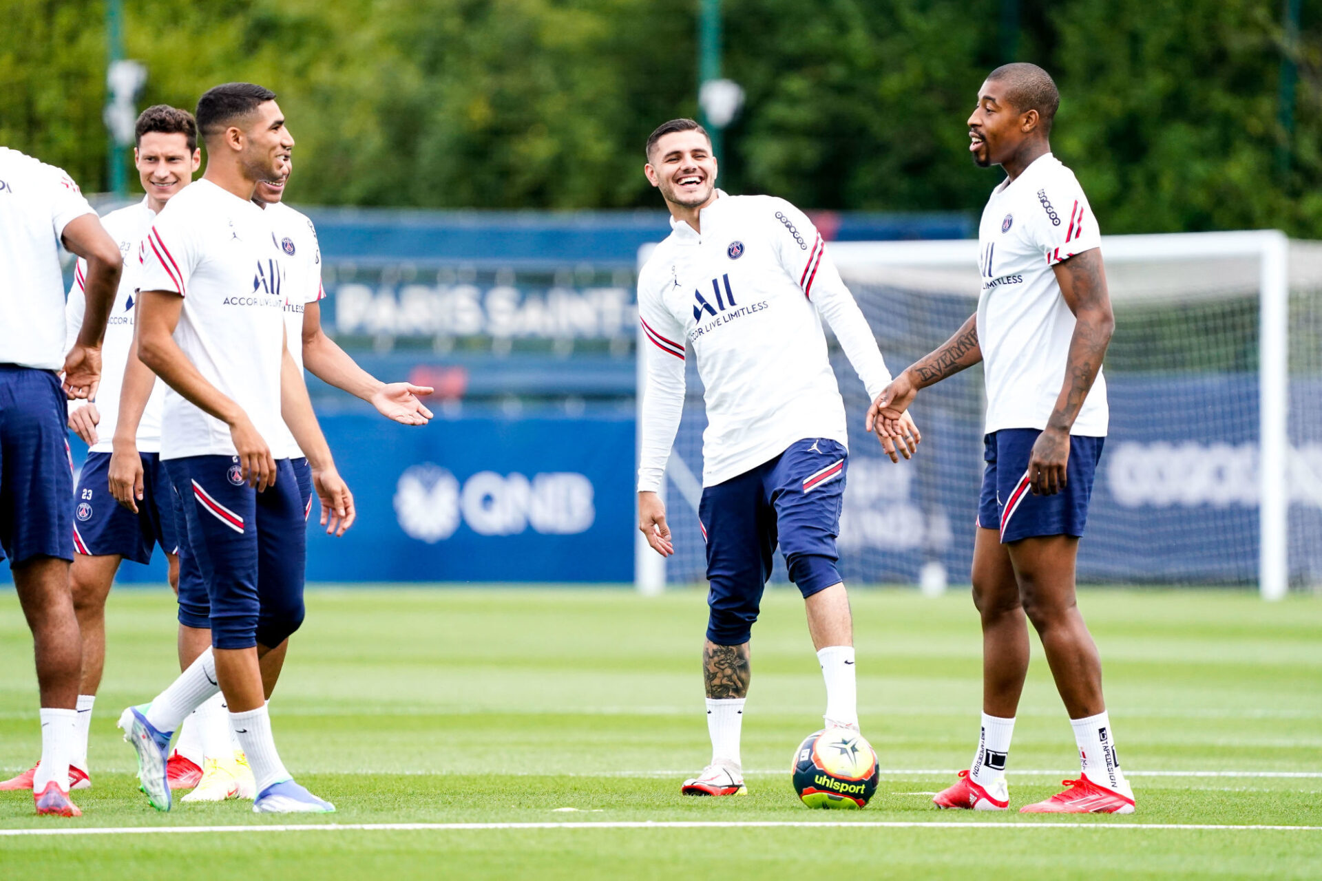 Mauro Icardi (au centre) et Presenl Kimpembe (à droite) se sont entraînés avec le PSG ce vendredi 10 septembre, mais ne sont pas certains d'être dans le groupe contre Clermont. Icon Sport