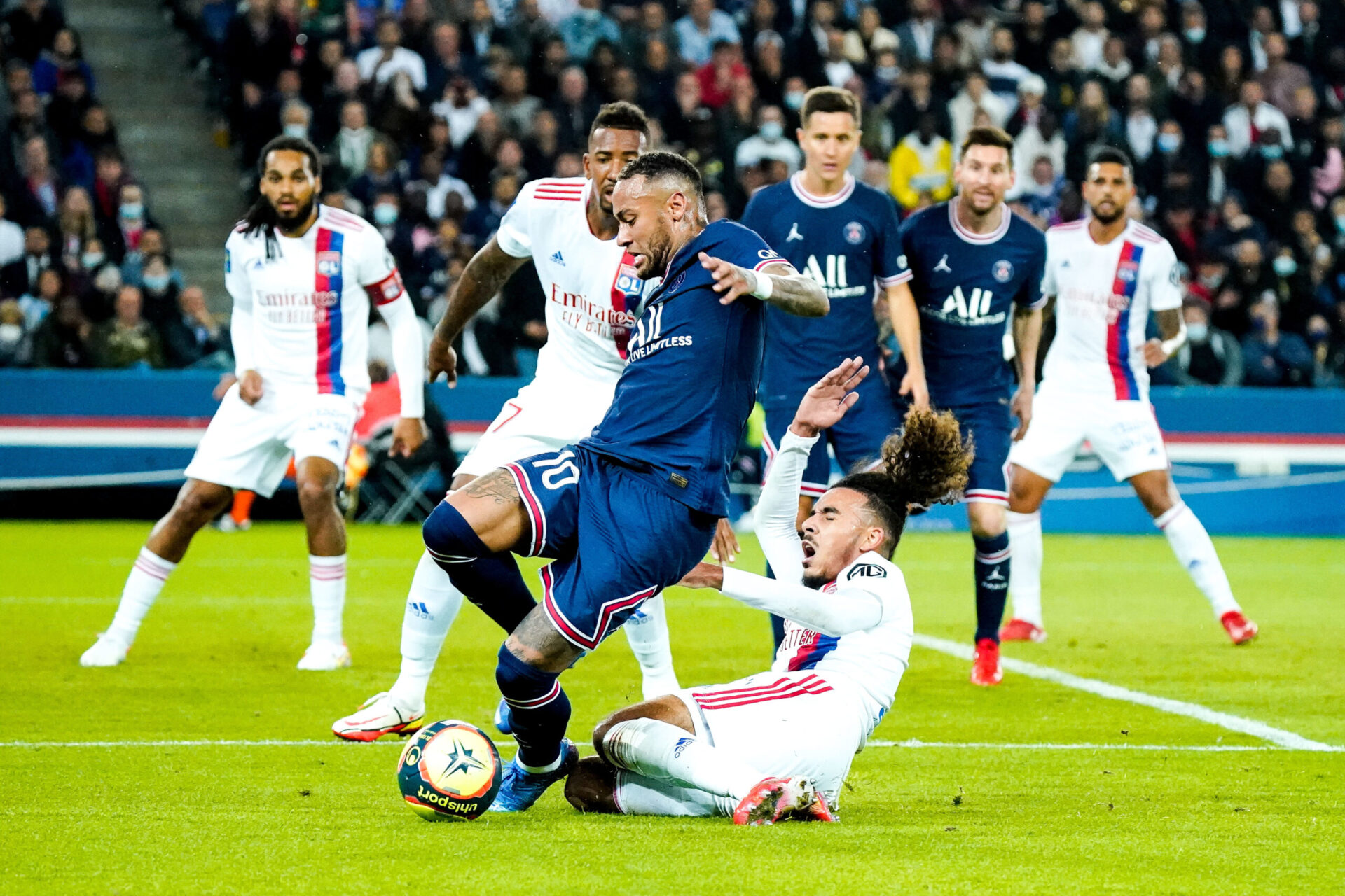 Selon Aulas, le VAR aurait dû alerter M. Turpin que Malo Gusto n'était pas fautif sur l'action du penalty (iconsport)