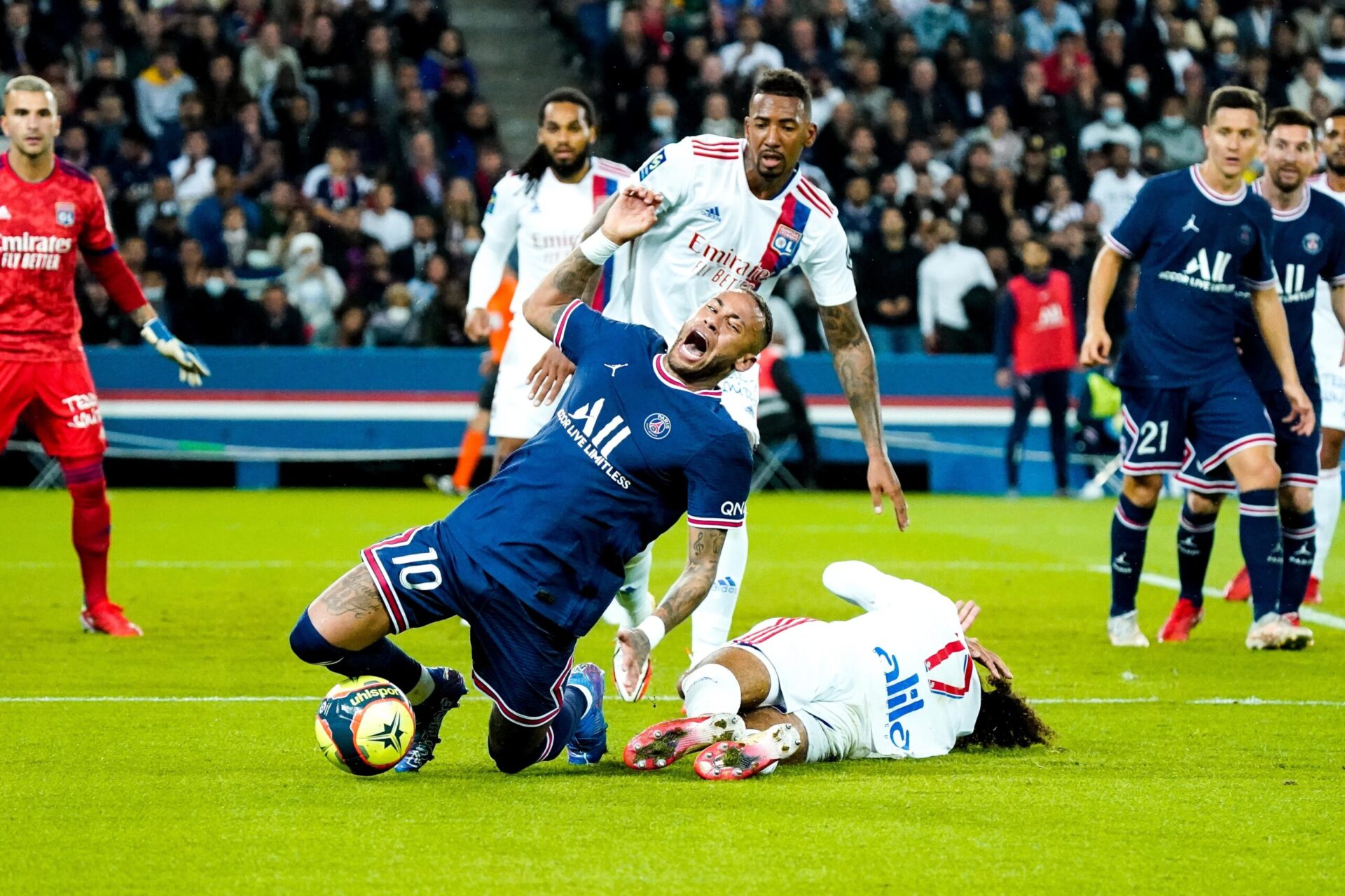 La faute de Malo Gusto sur Neymar (iconsport)