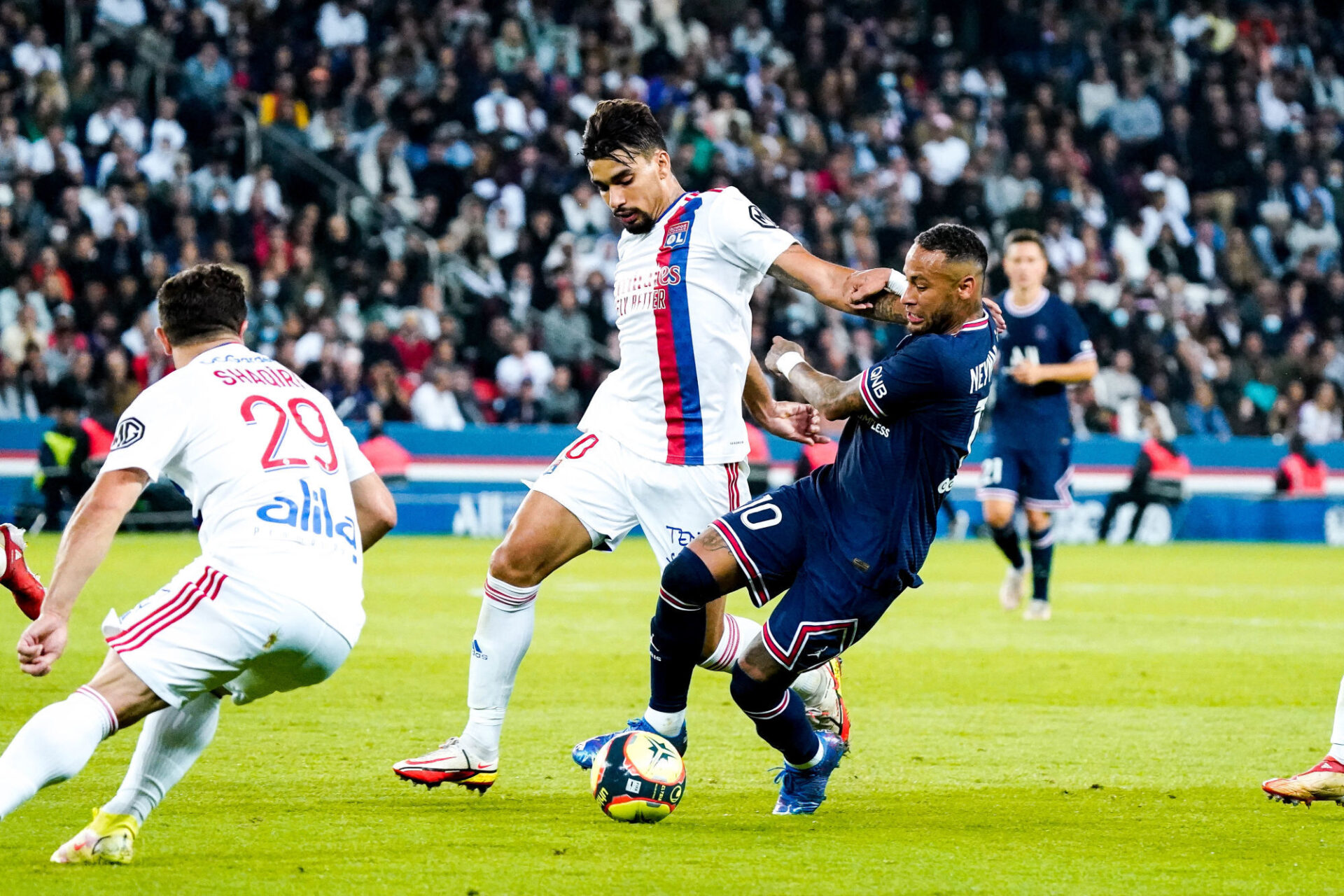 Lucas Paqueta a été monstrueux avec l'OL contre le PSG de Neymar, dimanche 19 septembre. Icon Sport