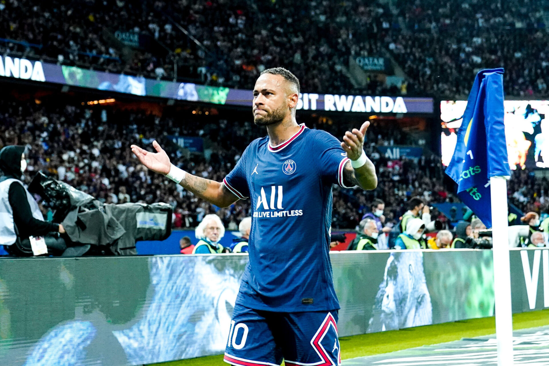 Neymar a égalisé sur penalty pour le PSG. Icon Sport