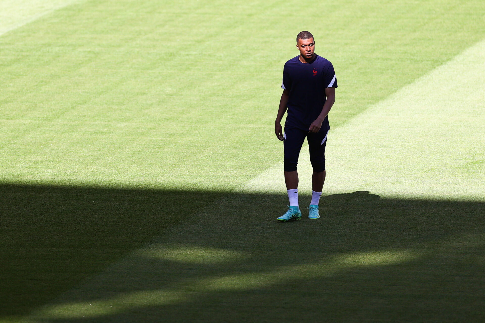Kylian Mbappé serait-il trop individualiste au PSG et en équipe de France ? Icon Sport