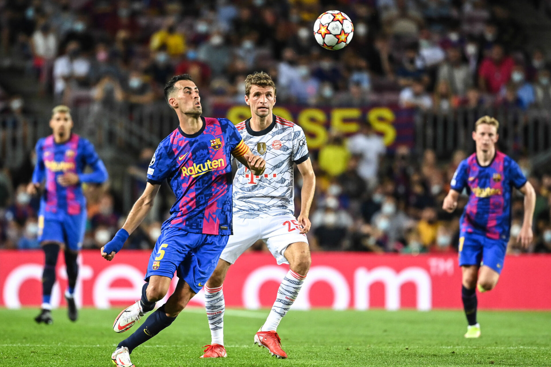 Sergio Busquets face à Thomas Müller. Icon Sport