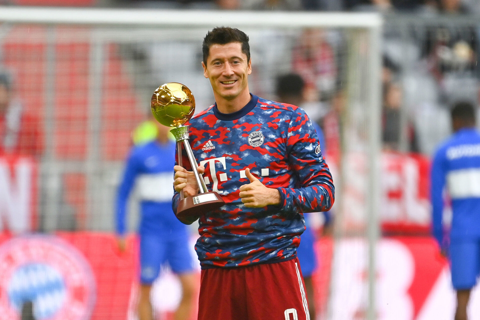 Fin août, avant le coup d'envoi de la nouvelle saison, Robert Lewandowski avait déjà reçu son trophée de "joueur de l'année" en Allemagne. Icon Sport