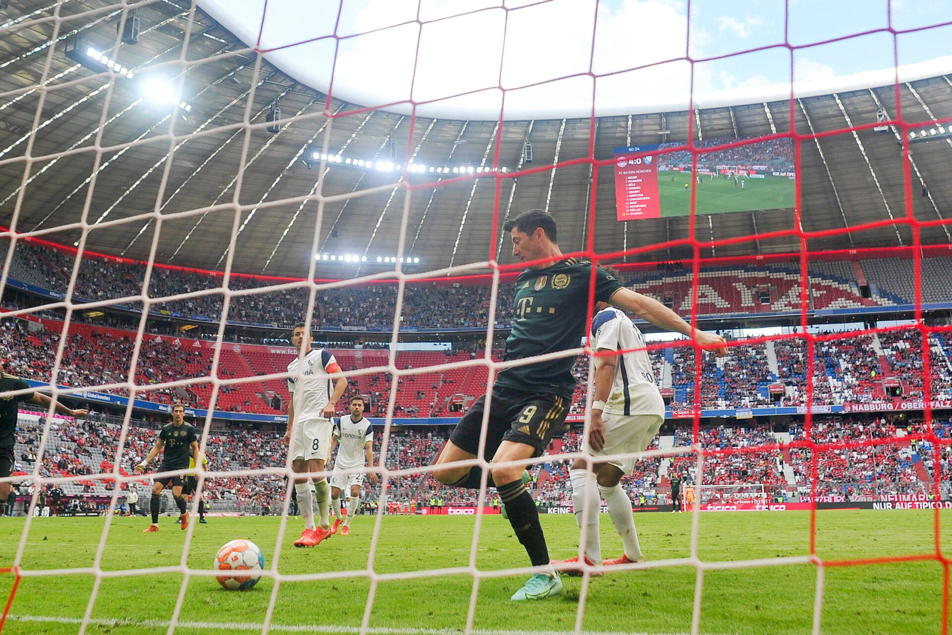 Grâce à ce but face à Bochum, Robert Lewandowski est devenu le premier joueur à marquer lors de 13 matches consécutifs à domicile en Bundesliga. Icon Sport