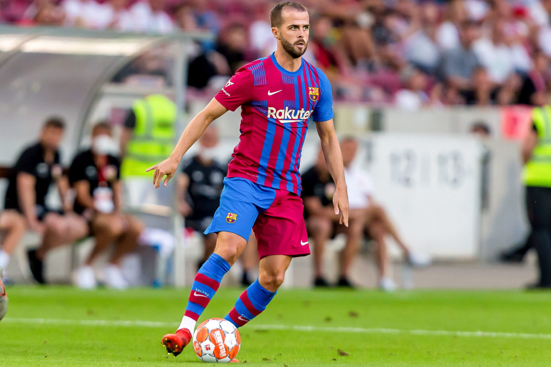 Miralem Pjanić n'entrait pas dans les plans de Ronald Koeman au FC Barcelone et n'avait pas disput&eacute; une seule minute lors des trois premi&egrave;res rencontres de la saison (iconsport)