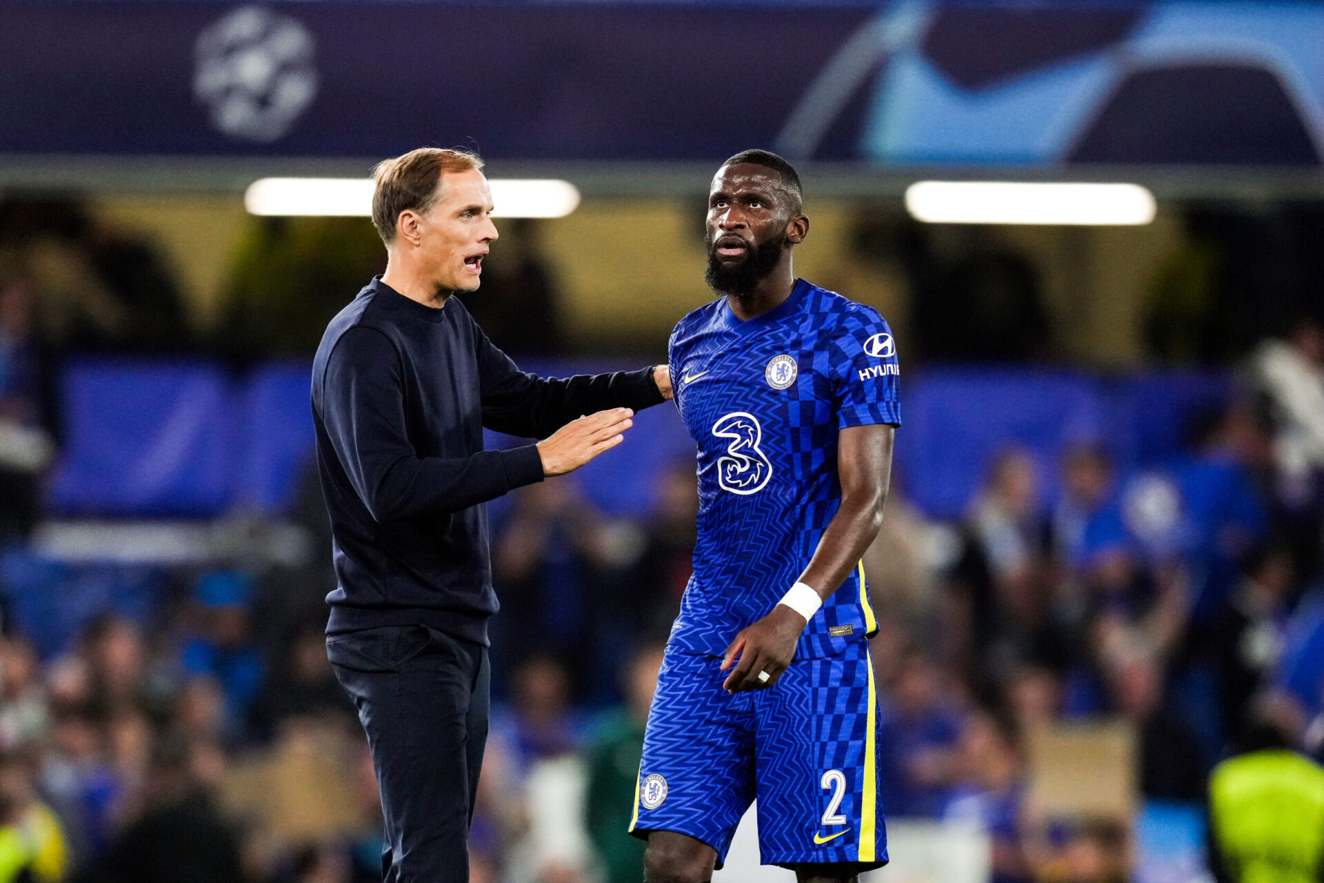 Tuchel veut absolument que Rüdiger prolonge à Chelsea, et pourrait pousser ses dirigeants à lui offrir le salaire qu'il demande (iconsport)