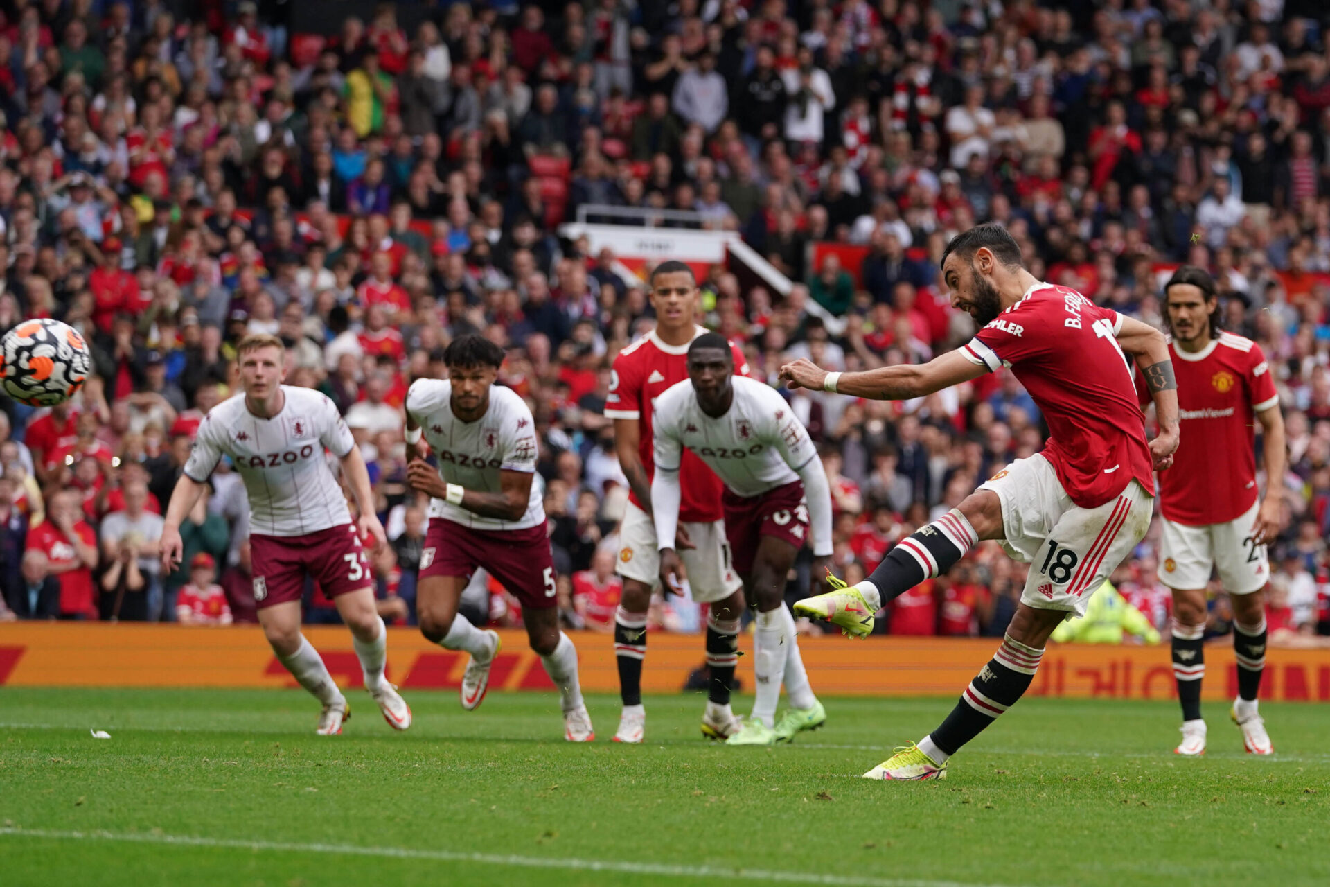 Alors que Manchester United était mené, Bruno Fernandes a manqué un penalty dans le temps additionnel face à Aston Villa (iconsport)