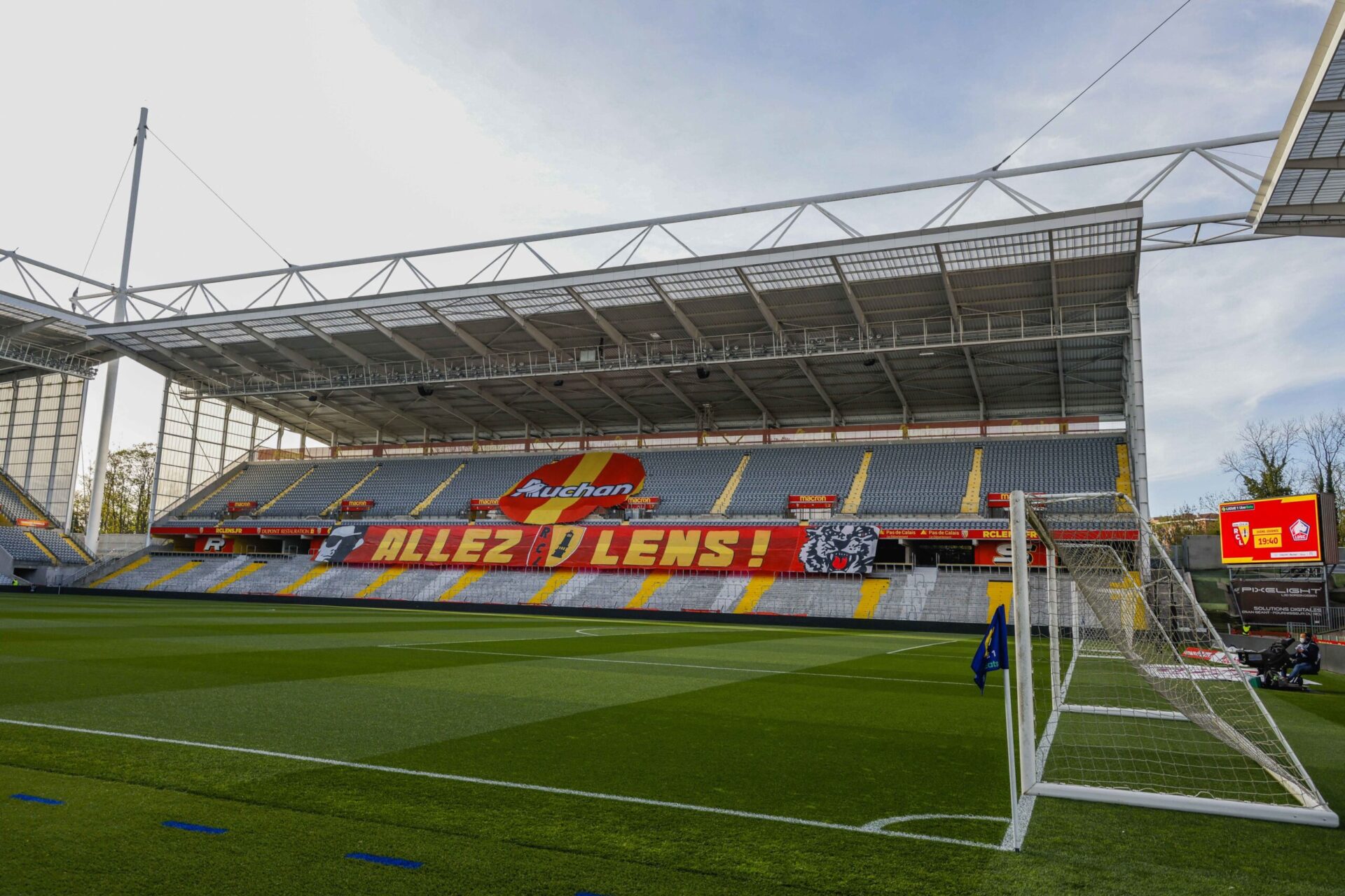 Le stade Bollaert-Delelis sera privé de ses supporters à l'occasion des deux prochains matchs du RC Lens à domicile (iconsport)