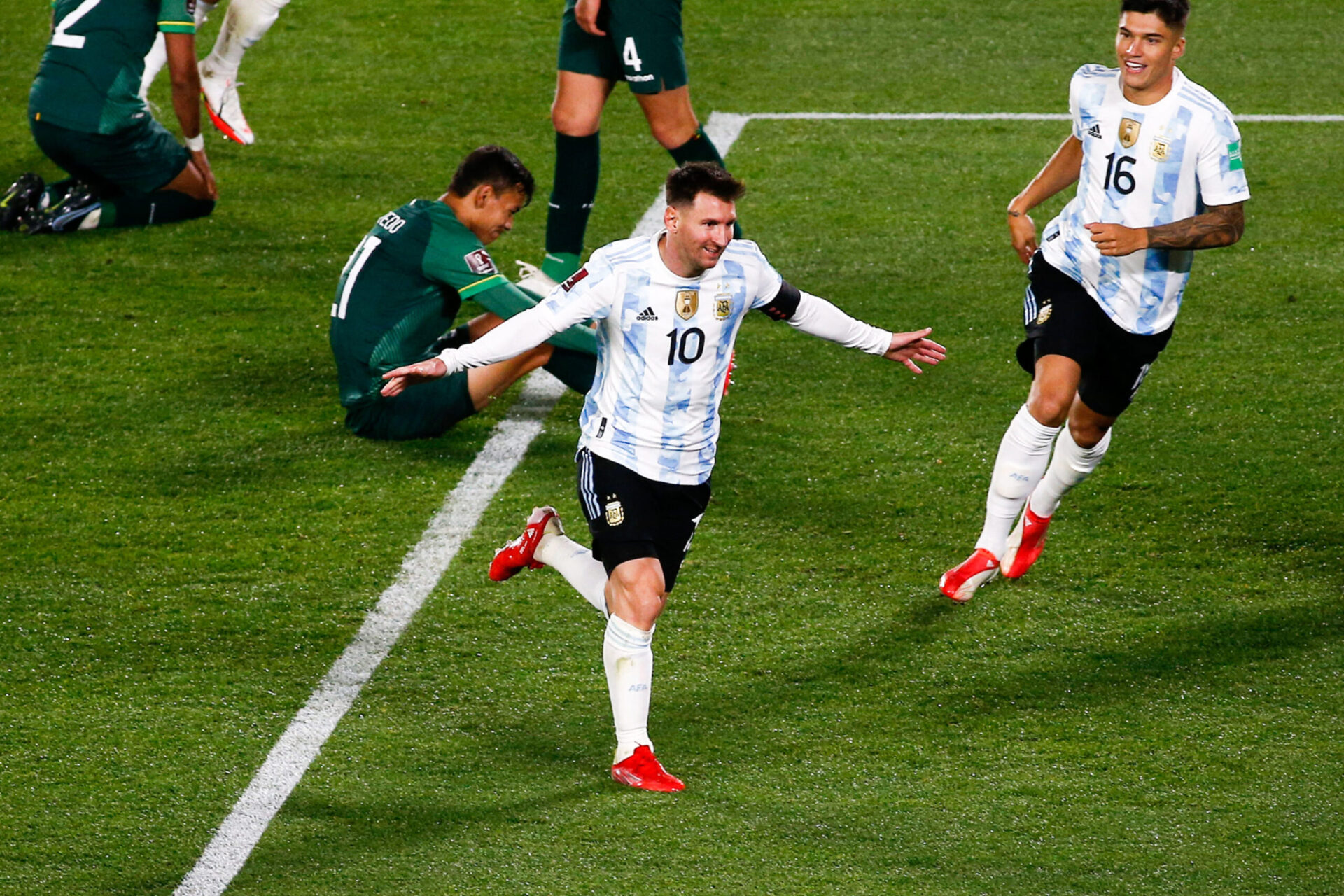 Auteur d'un triplé contre la Bolivie, Lionel Messi a dépassé le Roi Pelé au nombre de buts inscrits avec une équipe sud-américaine. Icon Sport