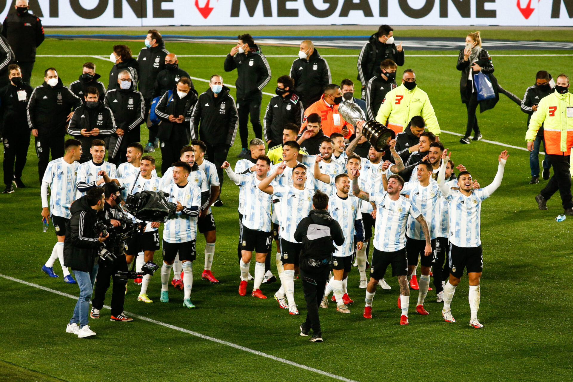 Lionel Messi et l'Argentine ont présenté la Copa América au public du Monumental, à la fin de la rencontre contre la Bolivie. Icon Sport