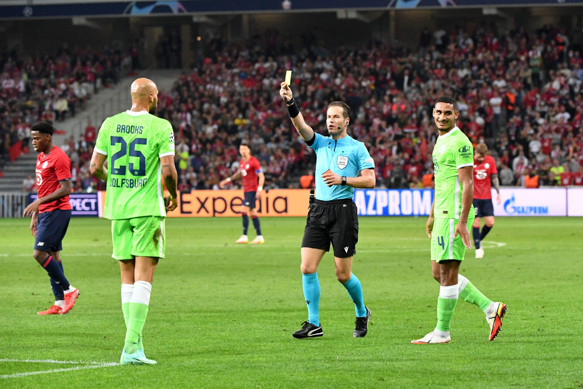 Deux fois averti, John Brooks a abandonné ses coéquipiers à l'heure de jeu à Lille (iconsport)