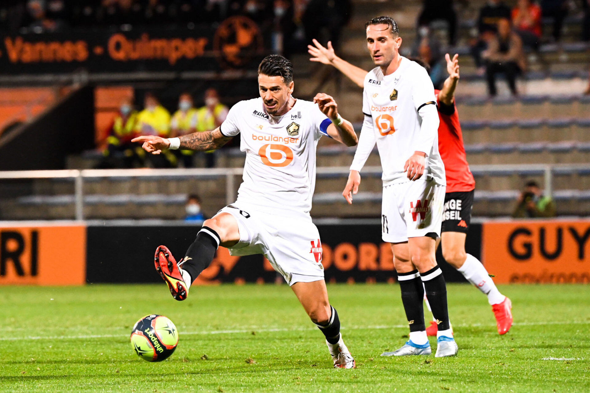 José Fonte contre Lorient. Icon Sport José Fonte contre Lorient. Icon Sport