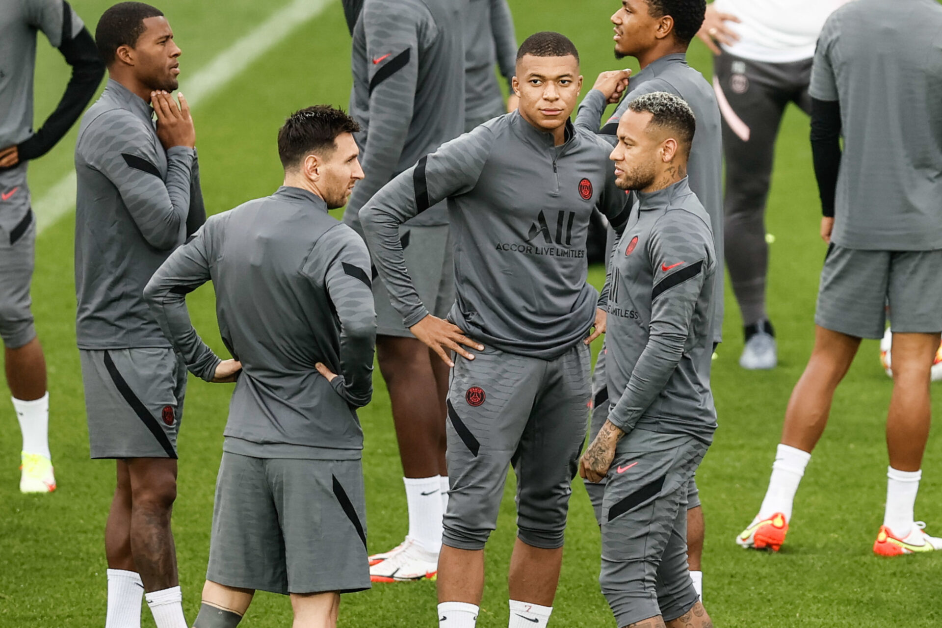 Lionel Messi, Kylian Mbappé et Neymar à l'entraînement à Bruges. Les trois superstars du PSG devraient être alignées ensemble pour la première fois. Icon Sport