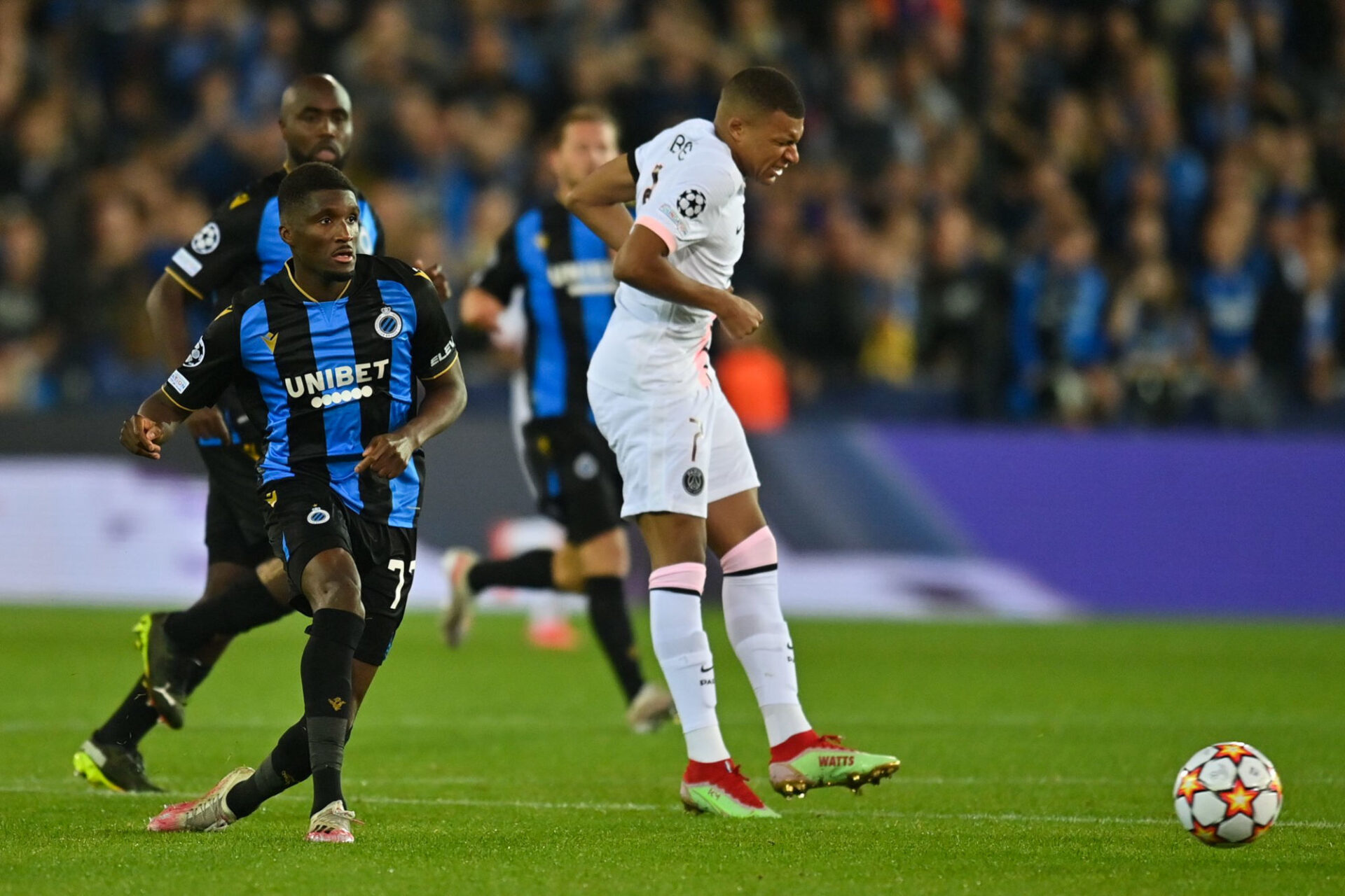 Jouera ou jouera pas contre Lyon ? Kylian Mbappé, touché face à Bruges, est en tout cas bien présent dans le groupe. Icon Sport