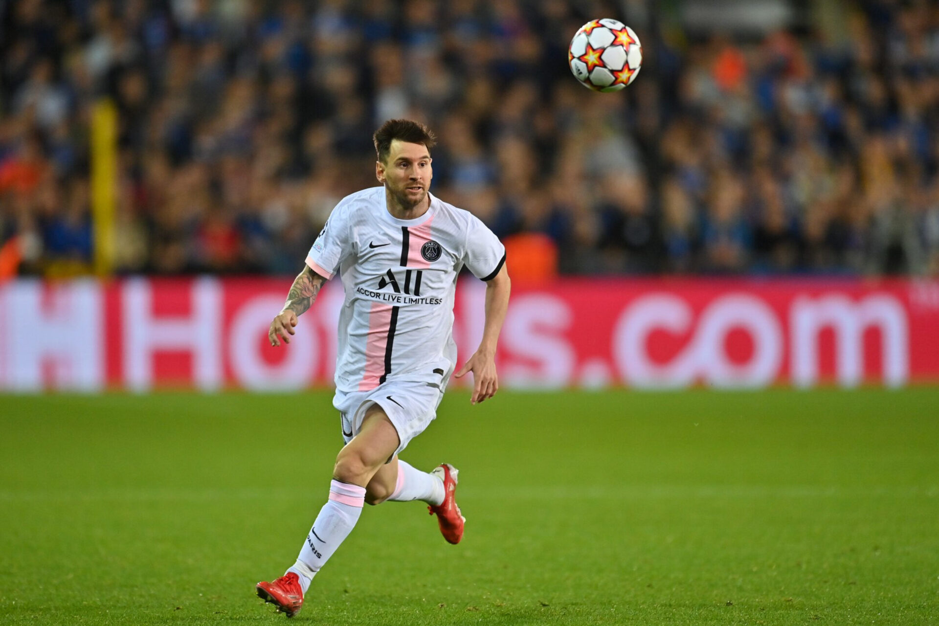 Ce dimanche 19 septembre, Lionel Messi devrait fouler pour la première fois la pelouse du Parc des Princes sous ses nouvelles couleurs (IconSport)