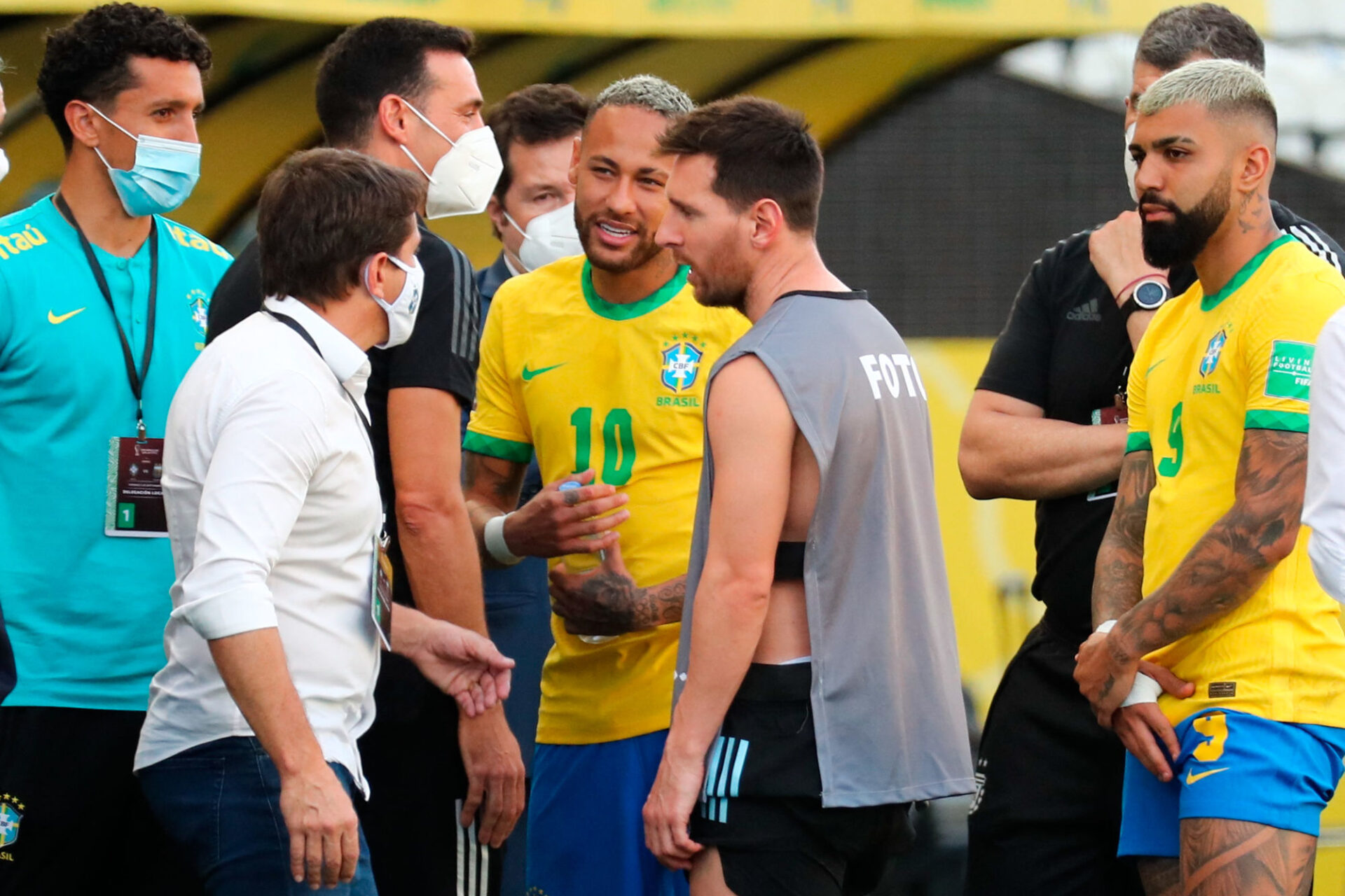 L'irruption d'un officiel des autorit&eacute;s sanitaires br&eacute;siliennes sur la pelouse a provoqu&eacute; la suspension du match. Icon Sport