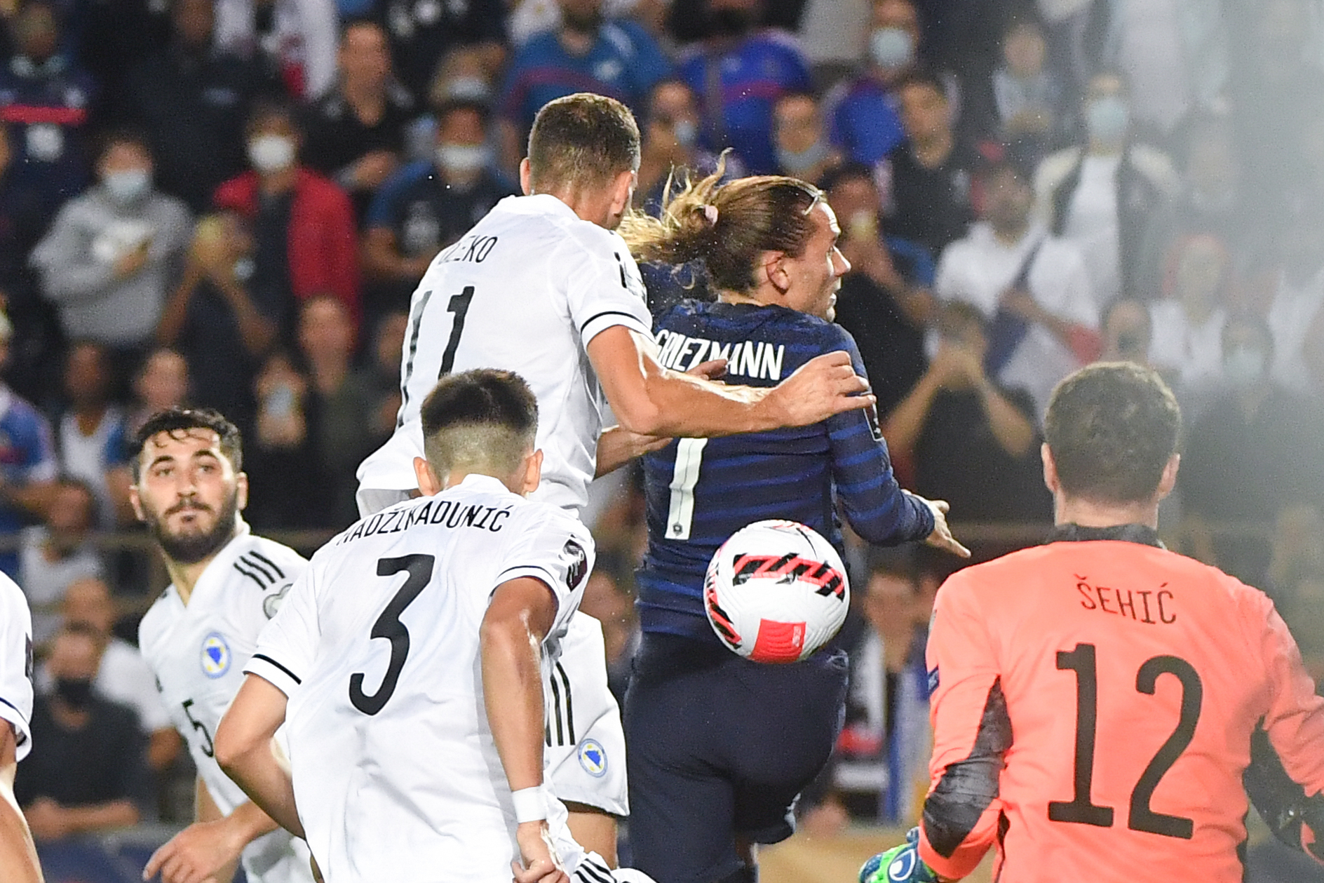 Si elle a égalisé face à la Bosnie avec beaucoup de réussite sur corner, l'équipe de France n'a plus le même rendement qu'à la Coupe du monde dans ce secteur de jeu (iconsport)