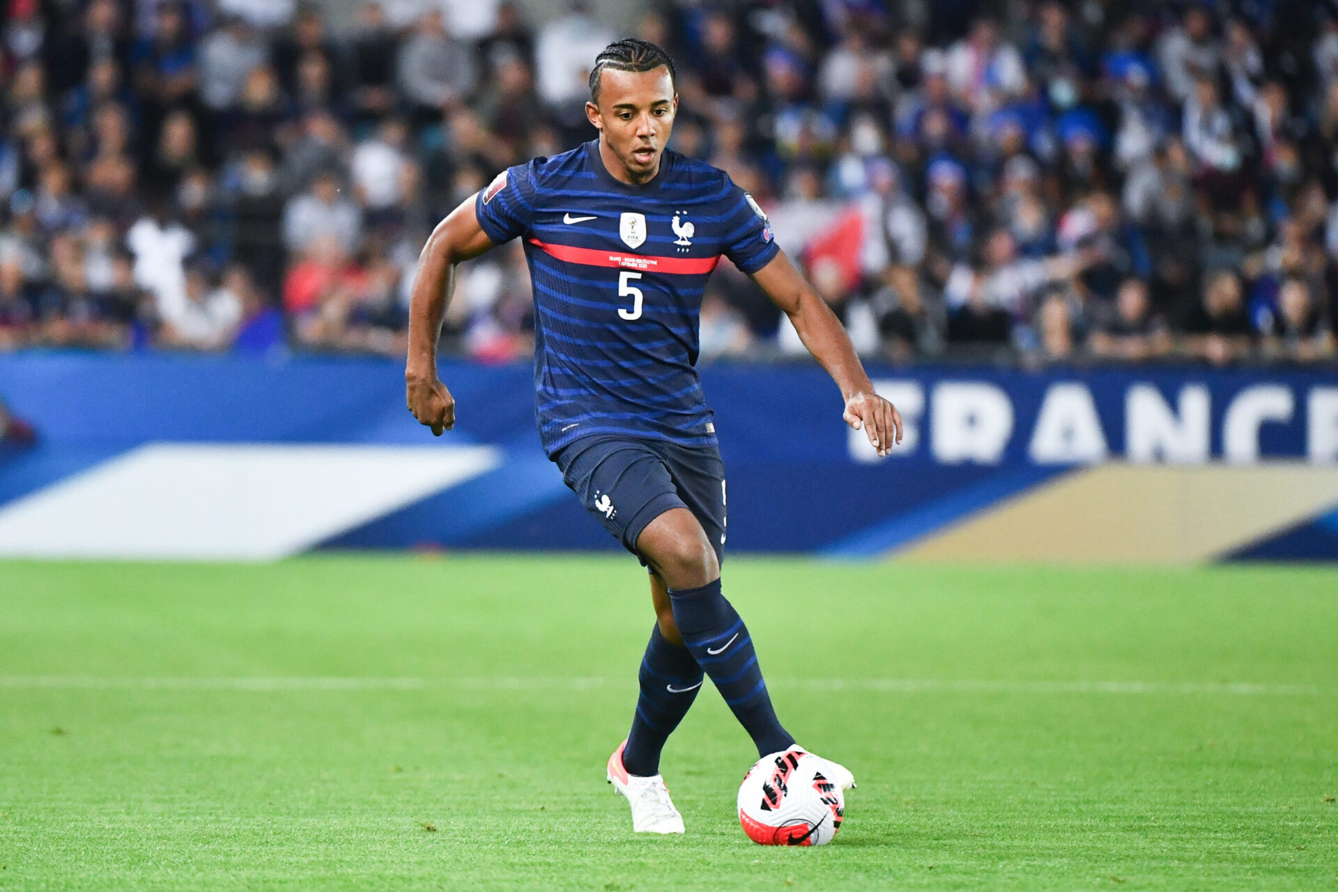 Alors qu'il découvre les Bleus, Jules Koundé n'a encore jamais joué à son poste en équipe de France... (iconsport)