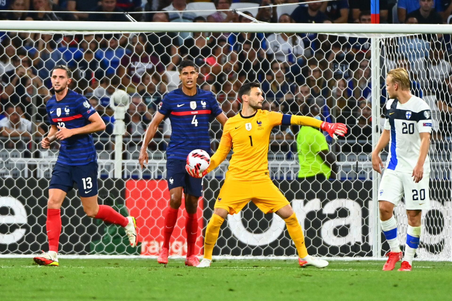 Hugo Lloris estime que le 3-4-1-2 est un schéma "intéressant" , mais qui dépend surtout de l'engagement des Bleus. Icon Sport